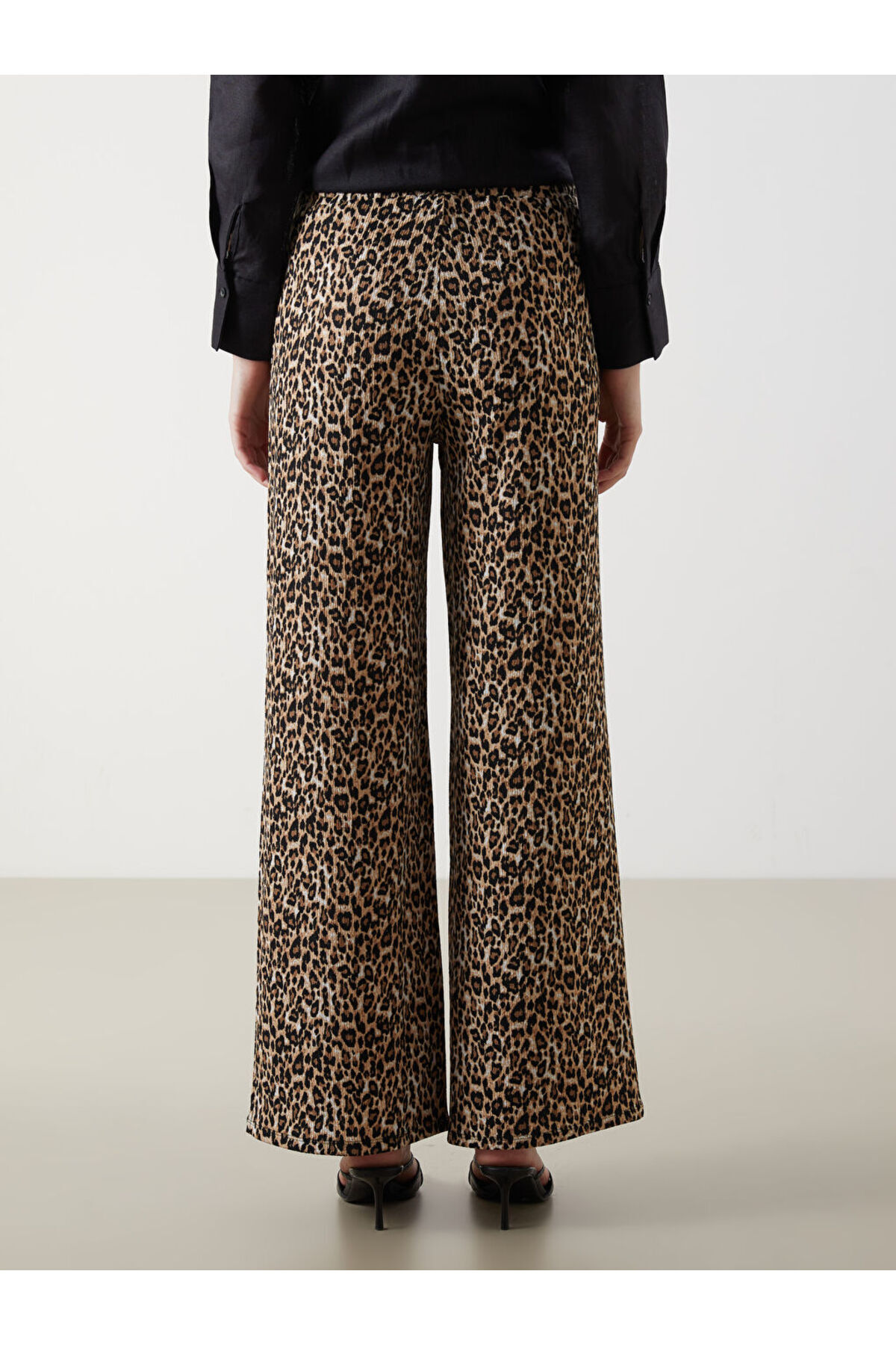 LC Waikiki-Create Your Style with Uzg Store |   Leopard Patterned Women's Trousers with Elastic Waistband 5