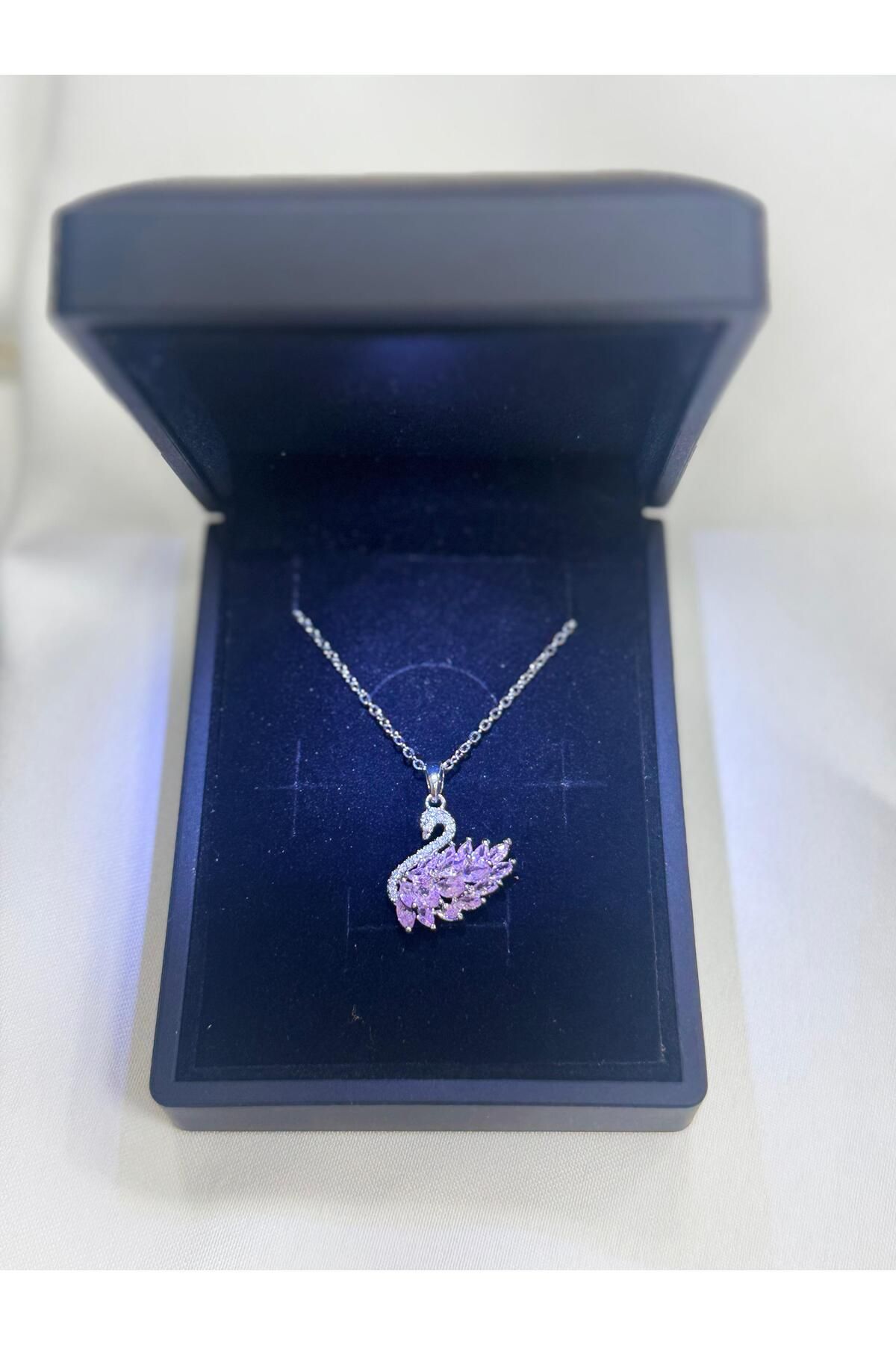 Perry Accesories özel ışıklı kutuda pembe kuğu kolye kararmaz çelik kuğu kolye sevgiliye hediye kolye ışıklı kutuda