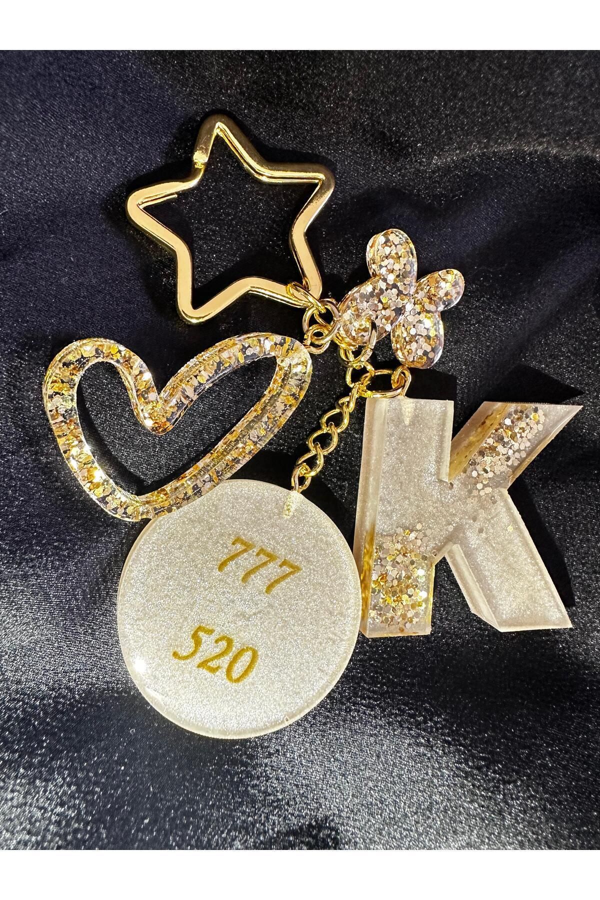epoksiya K Harf GoldRenkYıldızHalkaVIP ŞansRakamlı Ekstra Figürlü Epoksi Harf Anahtarlık Hediyelik Anahtarlık