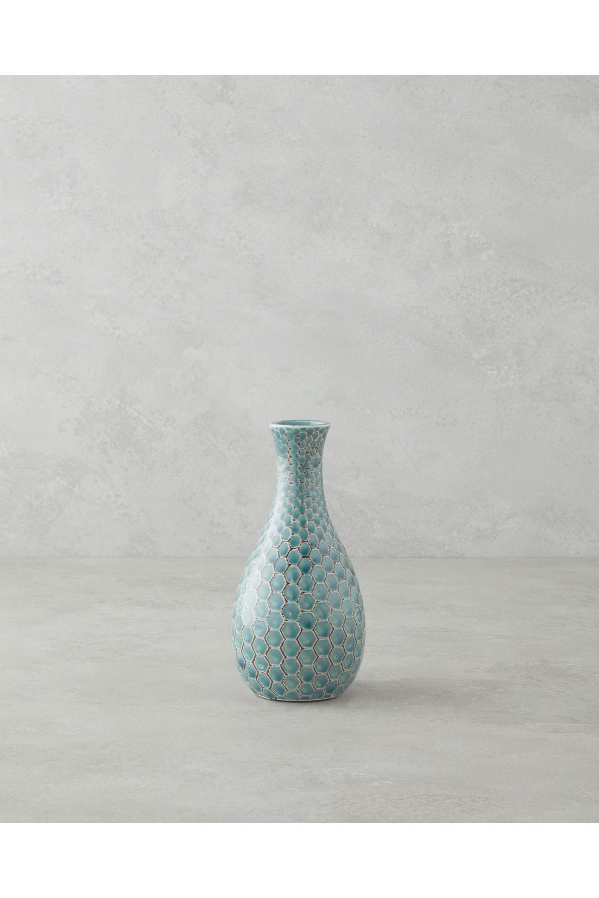 Elioure Yeşil Vazo 9x9x16,5 cm, şık ve doğal dekorasyon için ideal seçenektir.