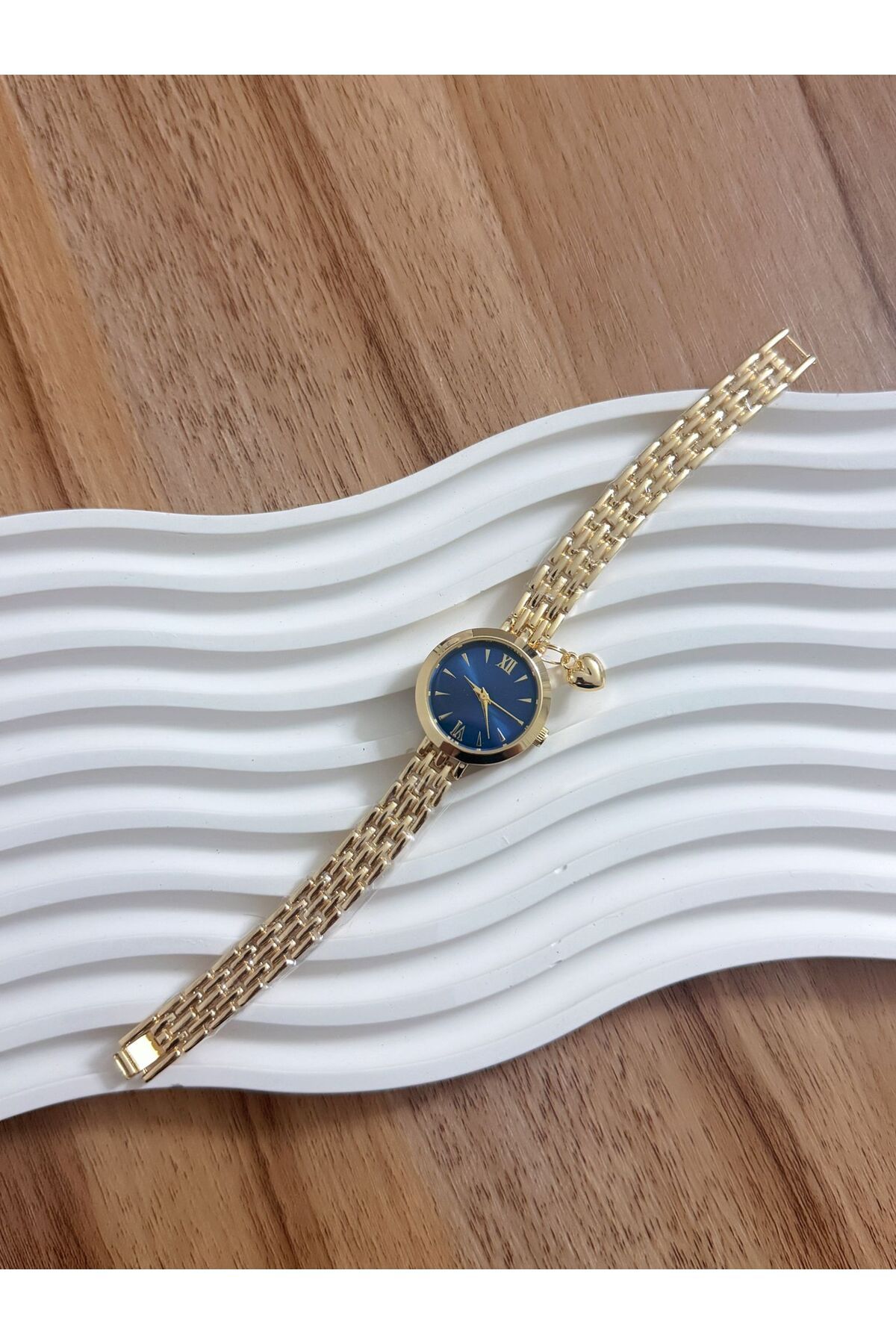 LOOQ Kalp Fiğürlü Roma Rakam Detaylı Retro Kordon Kadın Saat