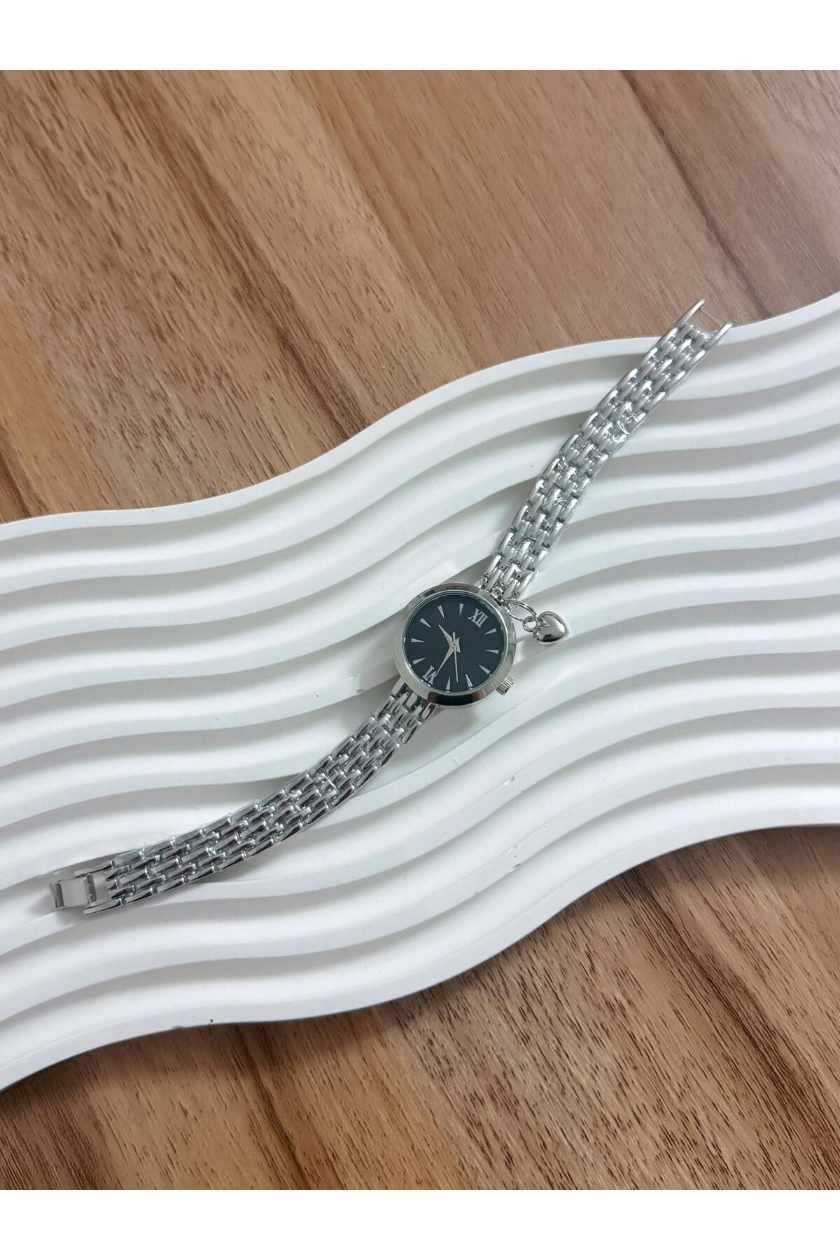 LOOQ Kalp Fiğürlü Roma Rakam Detaylı Retro Kordon Kadın Saat