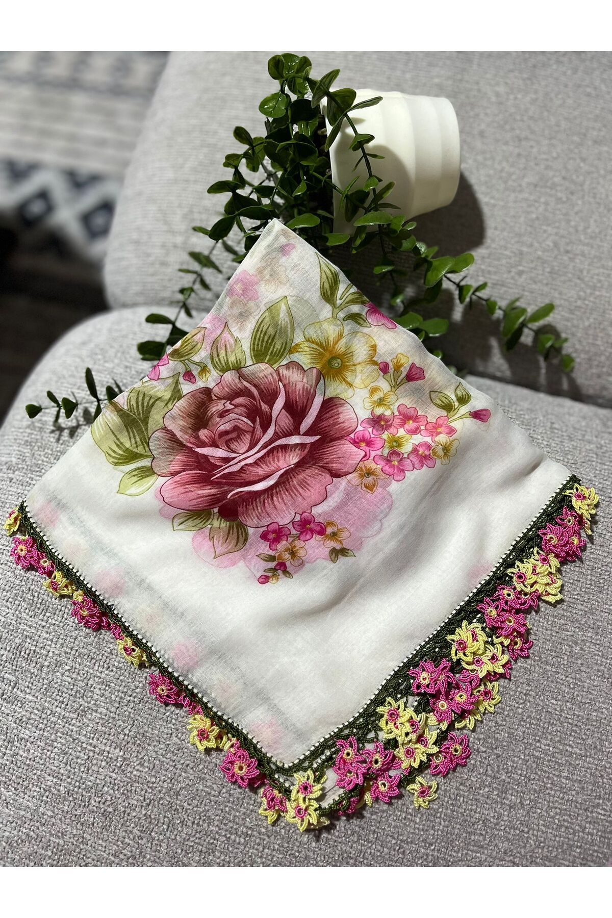 MODA El Örgüsü Reyyan Cenk oyali yazma tülbent yemeni
