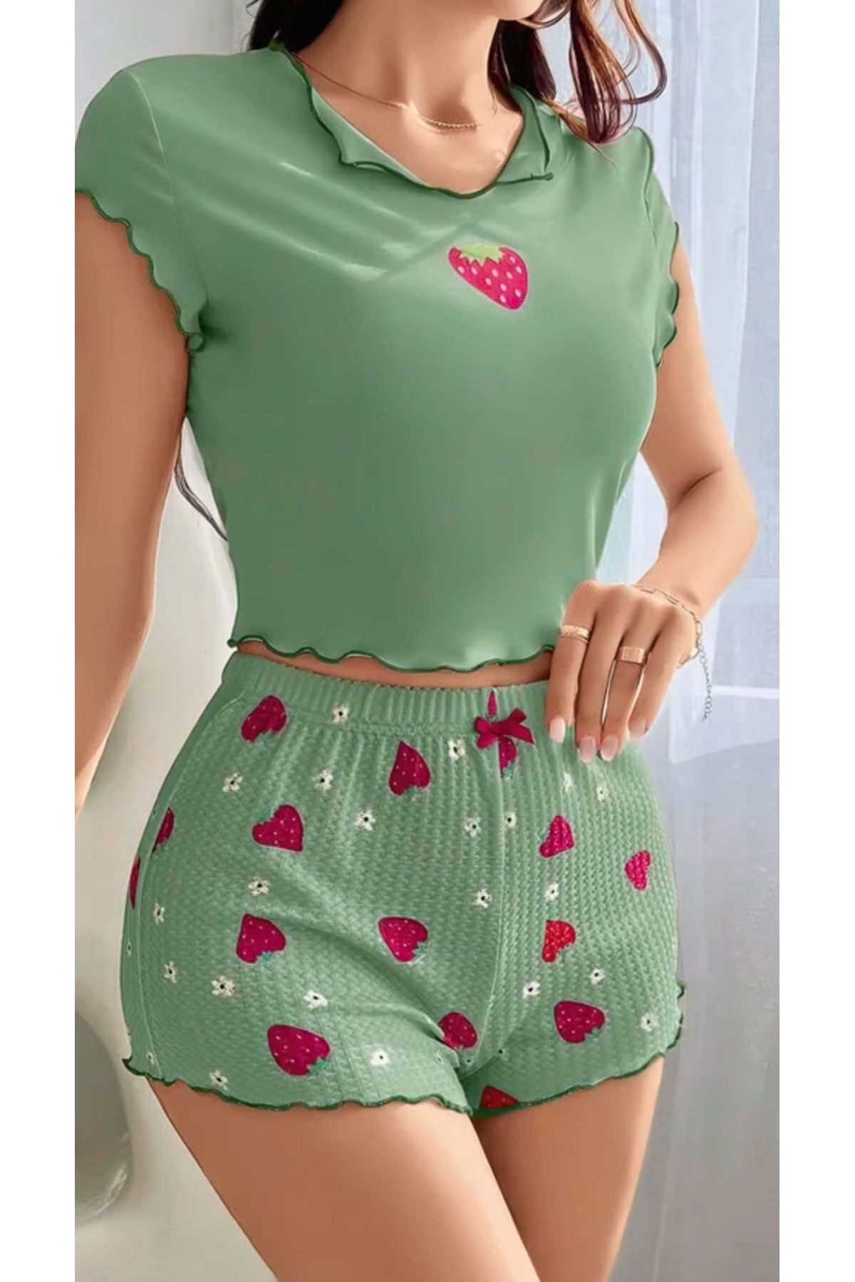 Ruselin Kadın Yeşil Çilek Desenli Askılı Şortlu Pijama Takım 6648