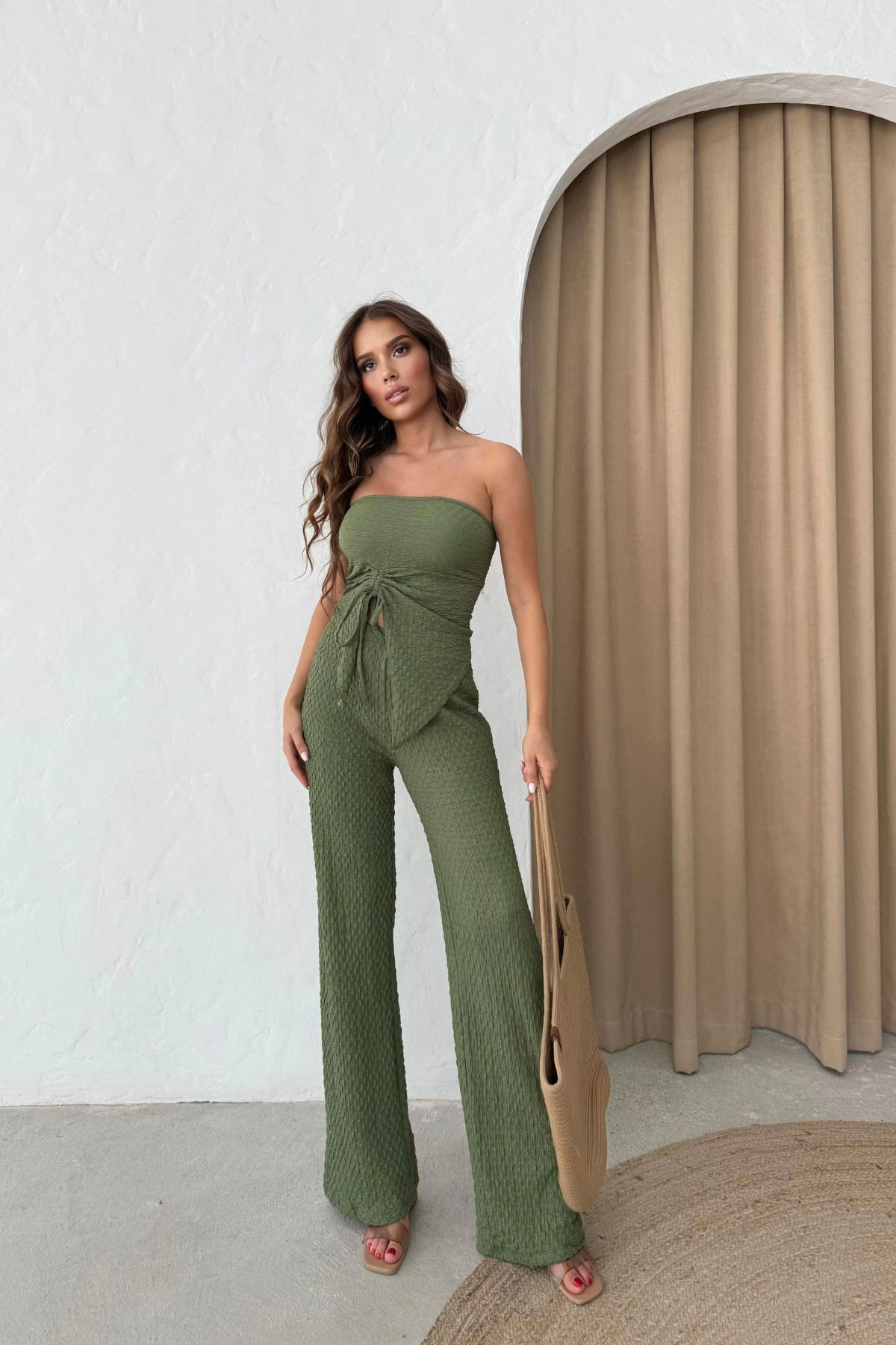 MOZENA Straplez Büzgülü Crop ve Pantolon Gofre İkili Takım