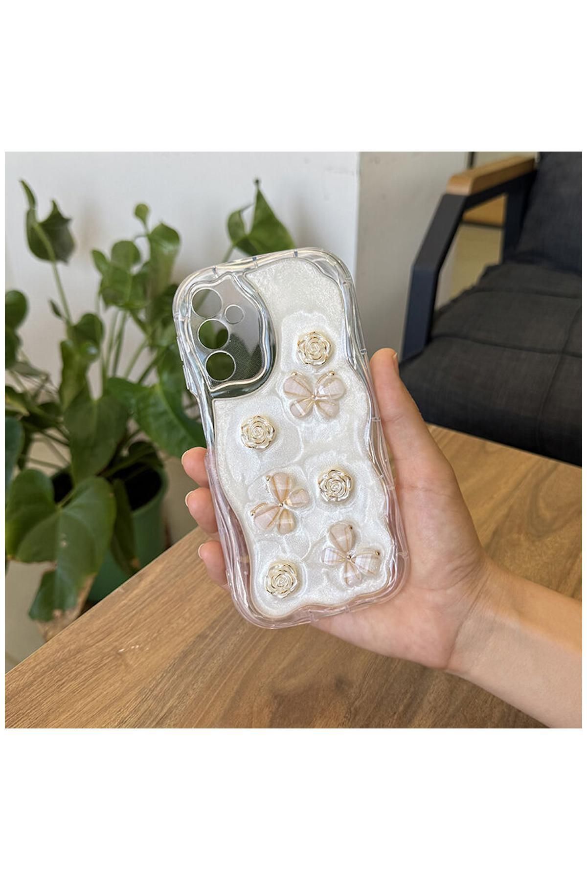 Pro Aksesuar Samsung Galaxy A24 Uyumlu Kılıf Kelebekli Floral Silikon Kılıf Gold
