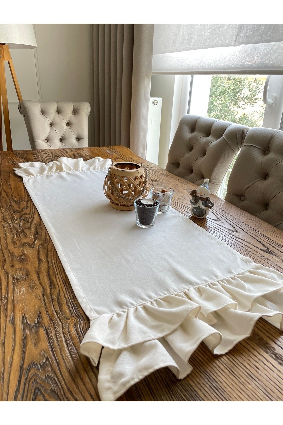 Elioure Çift Kat Fırfırlı Ekru Vintage Runner, şık ve rahat tasarım.