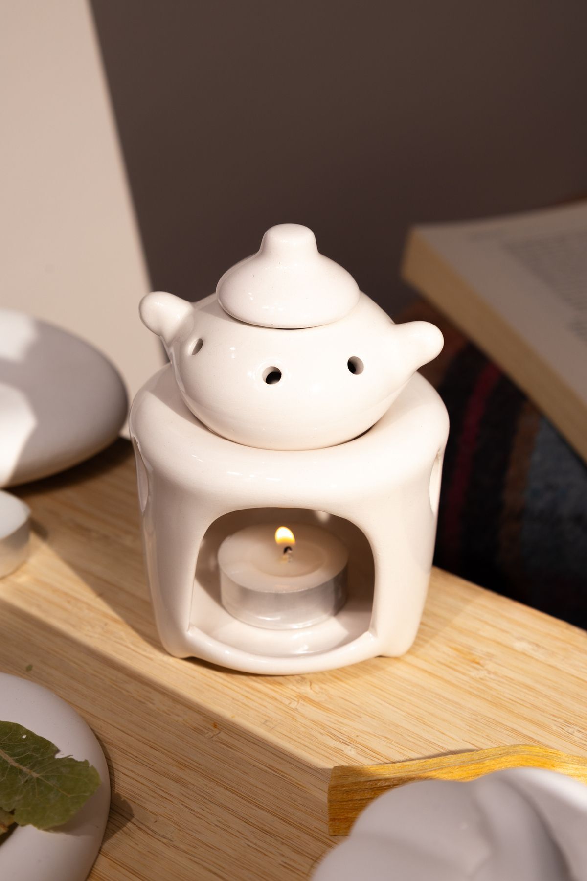 Elioure El Yapımı Seramik Beyaz Çaydanlık ve Buhurdanlık, içi Tealight Mum ile Takım