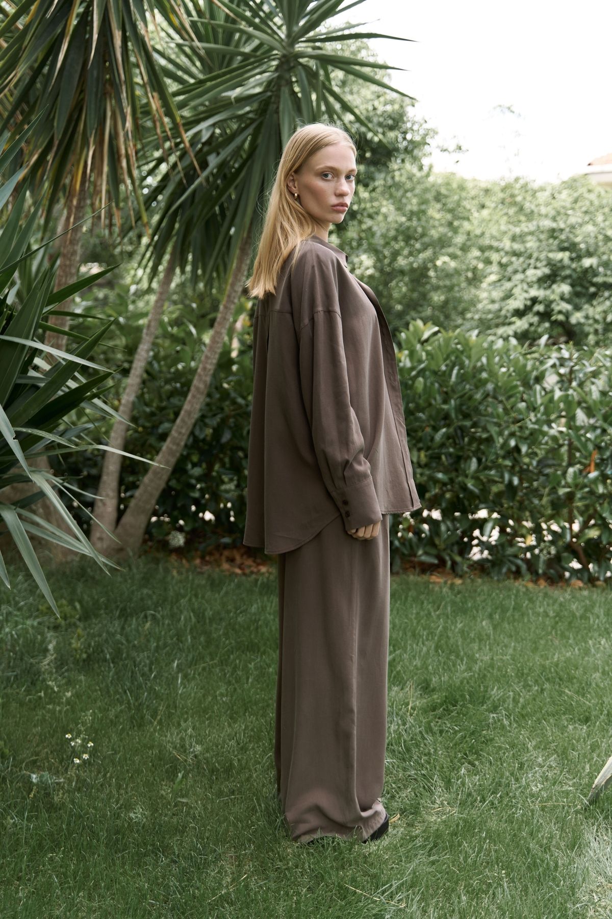BOHEMAİ Nunzia Arka Detaylı Soft Kahve Oversize Gömlek Pantolon Takım