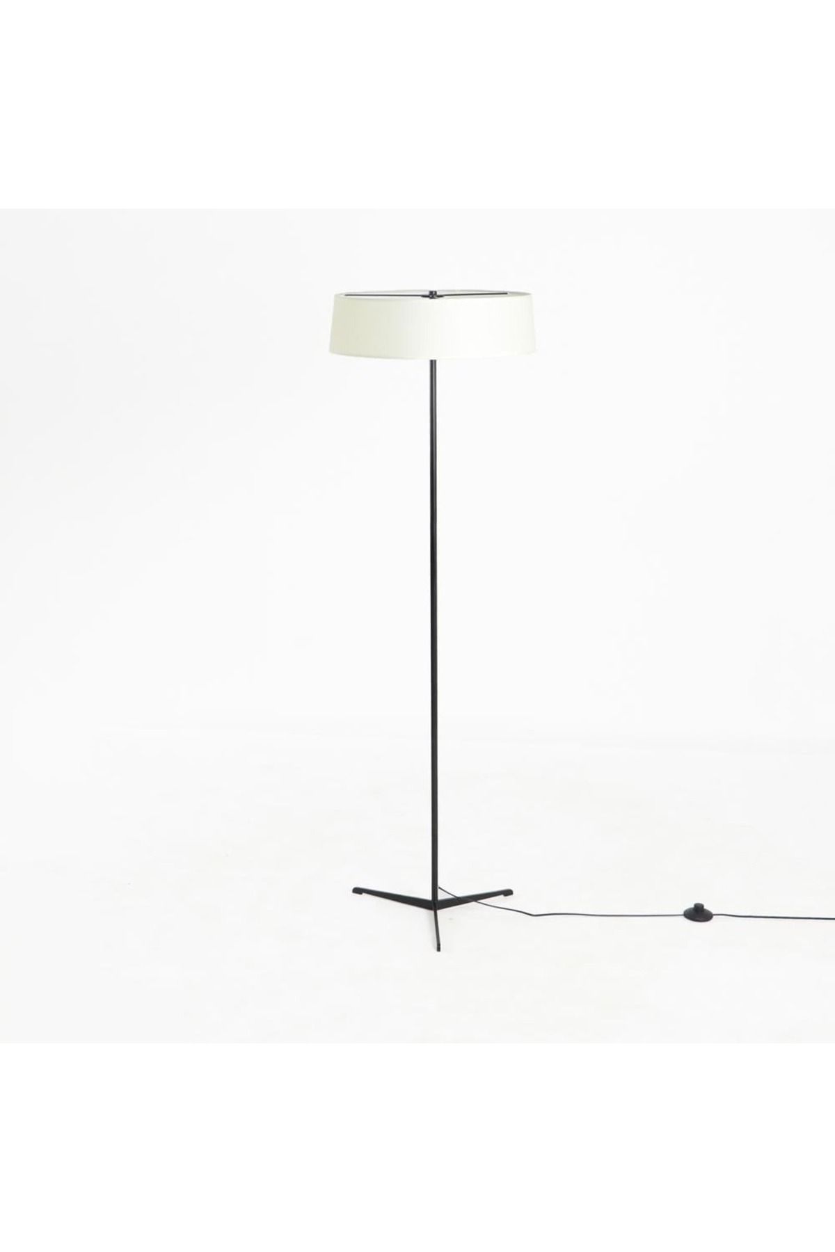 DEC13-Modern floor lamp with elegant design 1
