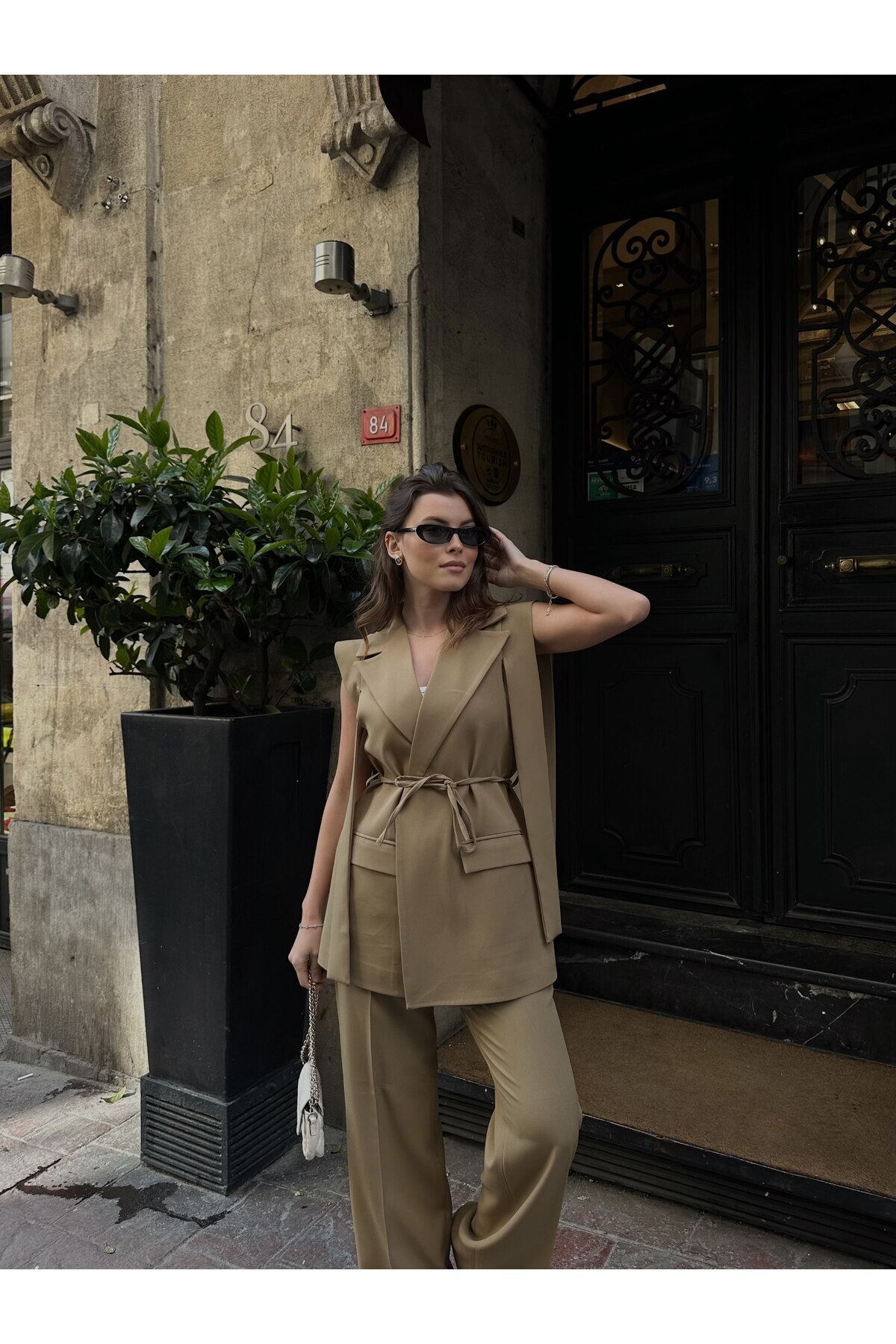 Ensemble deux pièces veste blazer ceinturée et pantalon kaki femme - Görsel 4