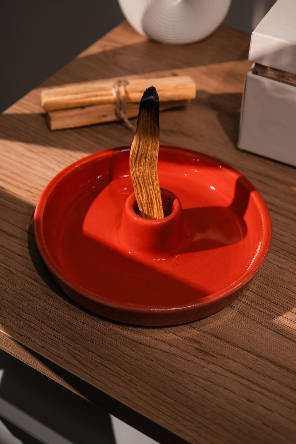 Elioure Kırmızı El Yapımı Tütsülük ve 2 Adet Palo Santo Seti, Hoş Kokulu Aromatik Set