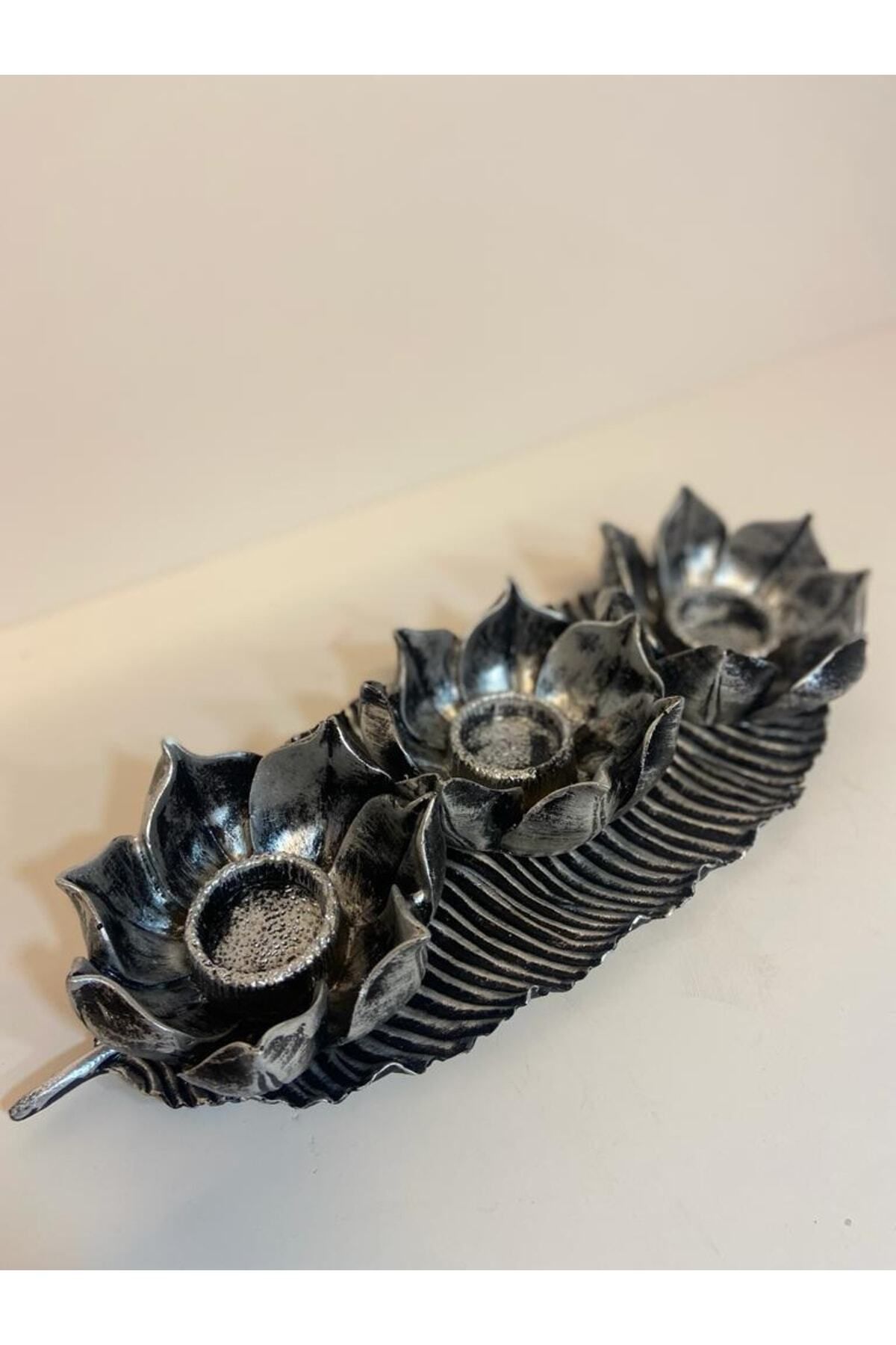 Elioure Şık Üçlü Lotus Mumluk, Gümüş Eskitme, Polyester Dekorasyon Parçası