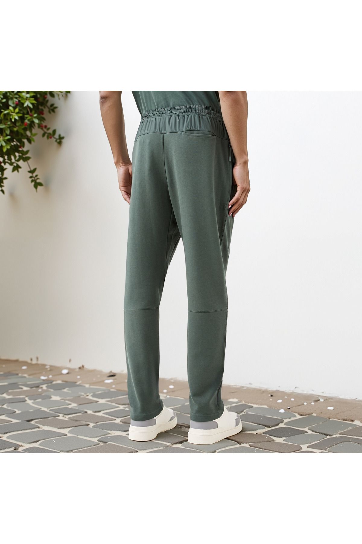 Kappa-Kappa Logo Detail Pants with Drawstring Closure and Pockets 3