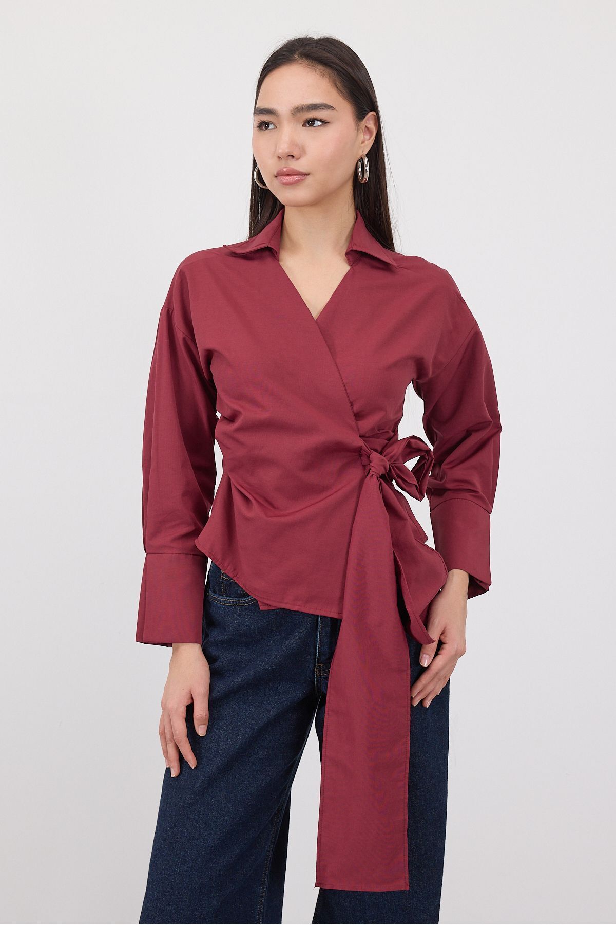 ARONLİ Kadın Kruvaze Yaka Kuşaklı Bluz – Bordo | 36-42 Beden | 4 Renk Seçeneği