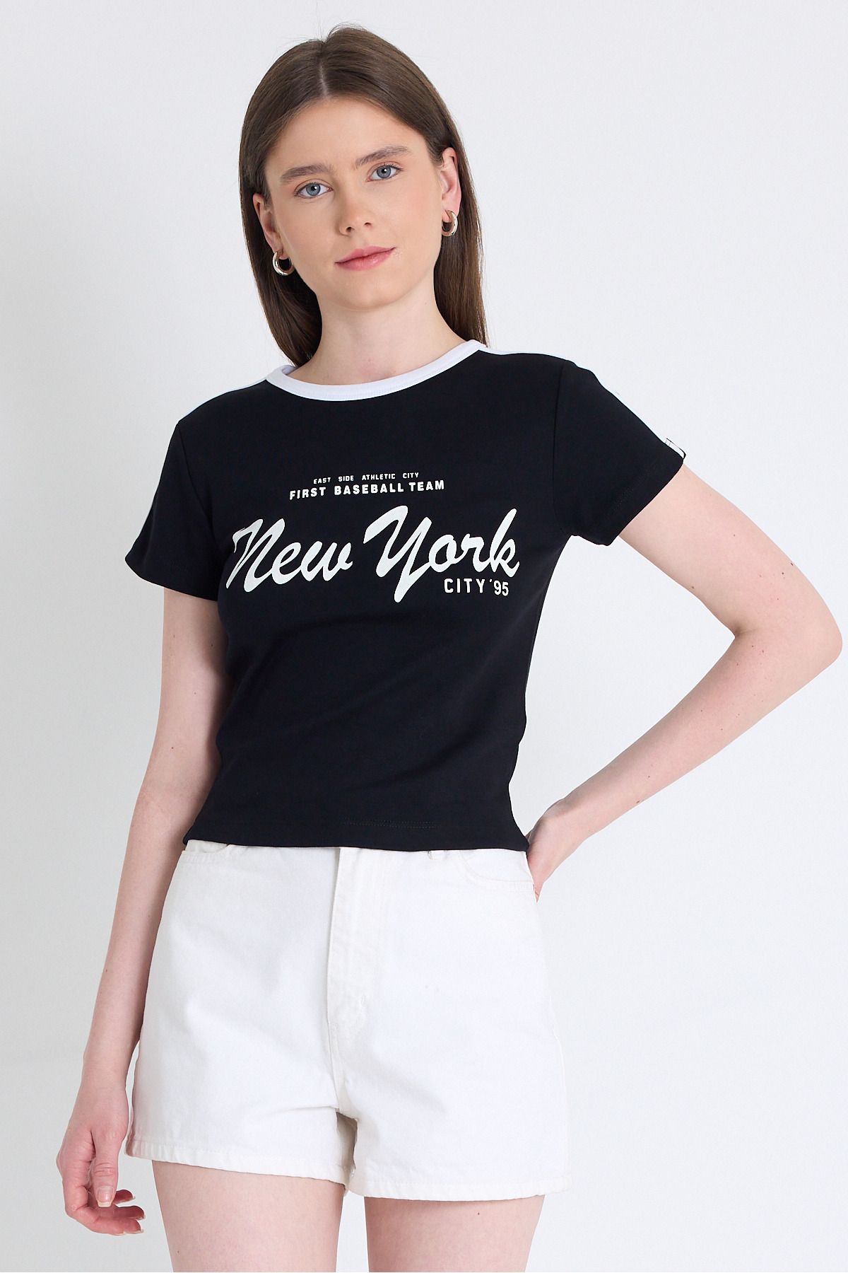 Rays Siyah Yazı Baskılı Slim Fit Crop Tişört 6059