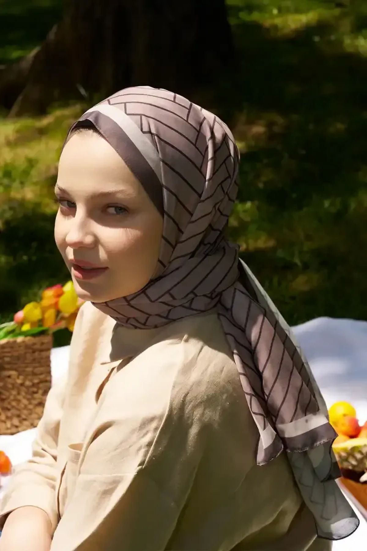 Madame Polo-Hyper Zigzag Pattern Shawl - Mocha 2