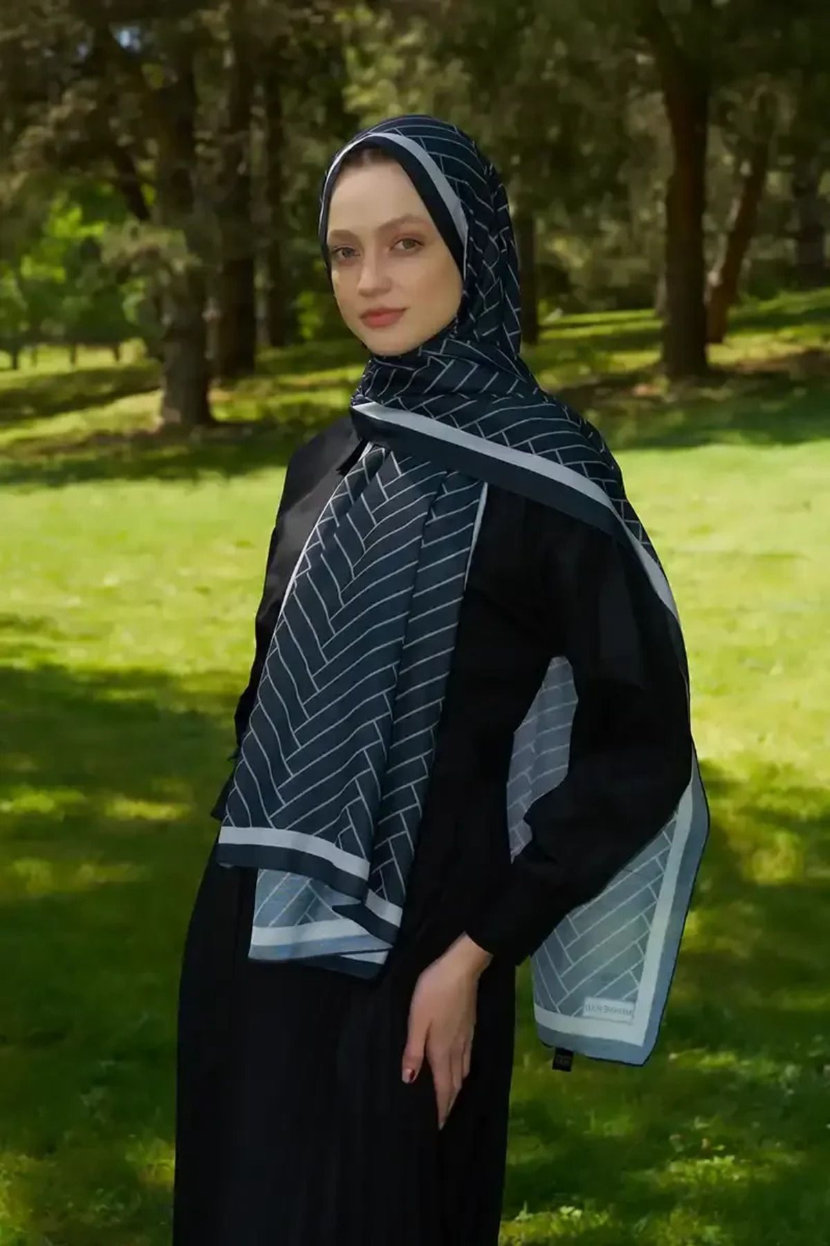 Madame Polo Hyper Zikzak Desen Şal - Siyah