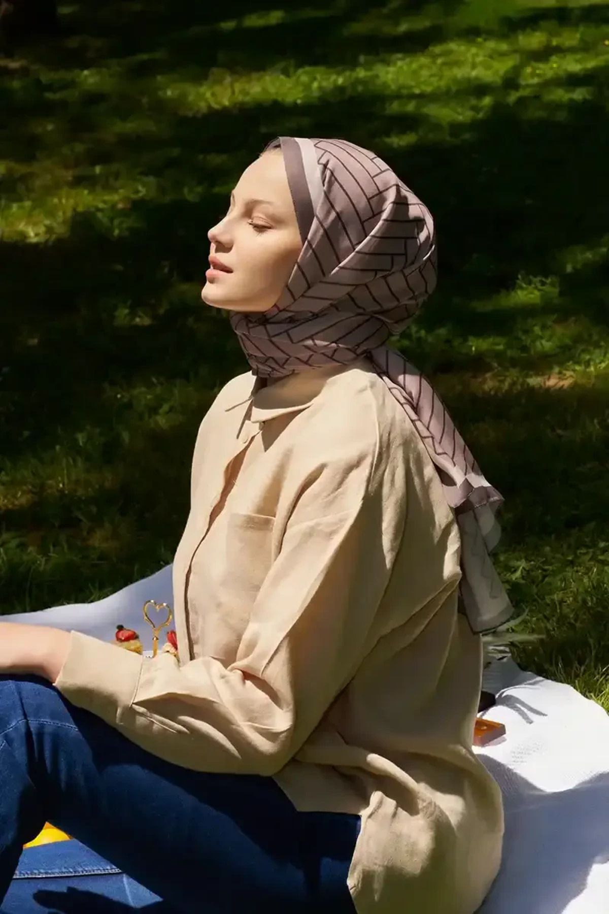 Madame Polo-Hyper Zigzag Pattern Shawl - Mocha 4