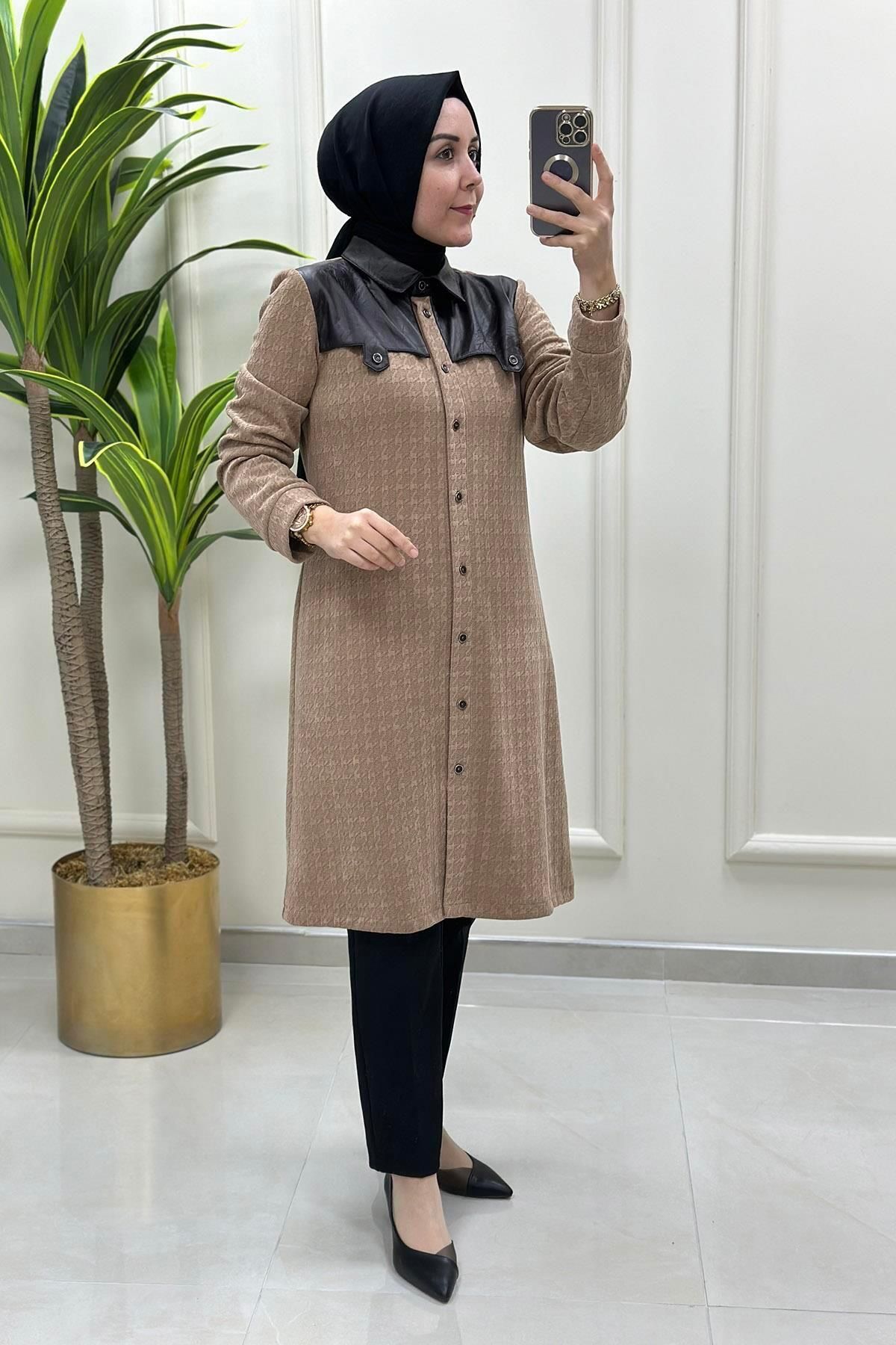 Qetenn Kazayağı Desen Önü Düğmeli Deri Kombinli Örme Kadın Tunik Camel QTN 4778