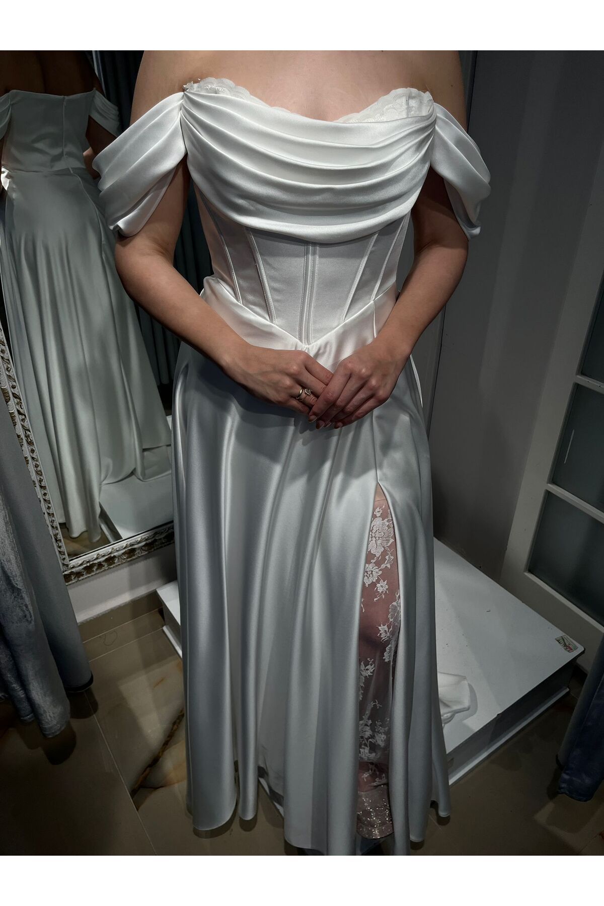Abiye's BEYAZ HELEN MODEL A KESİM DANTEL KOL DANTEL YIRTMAÇ ABİYE
