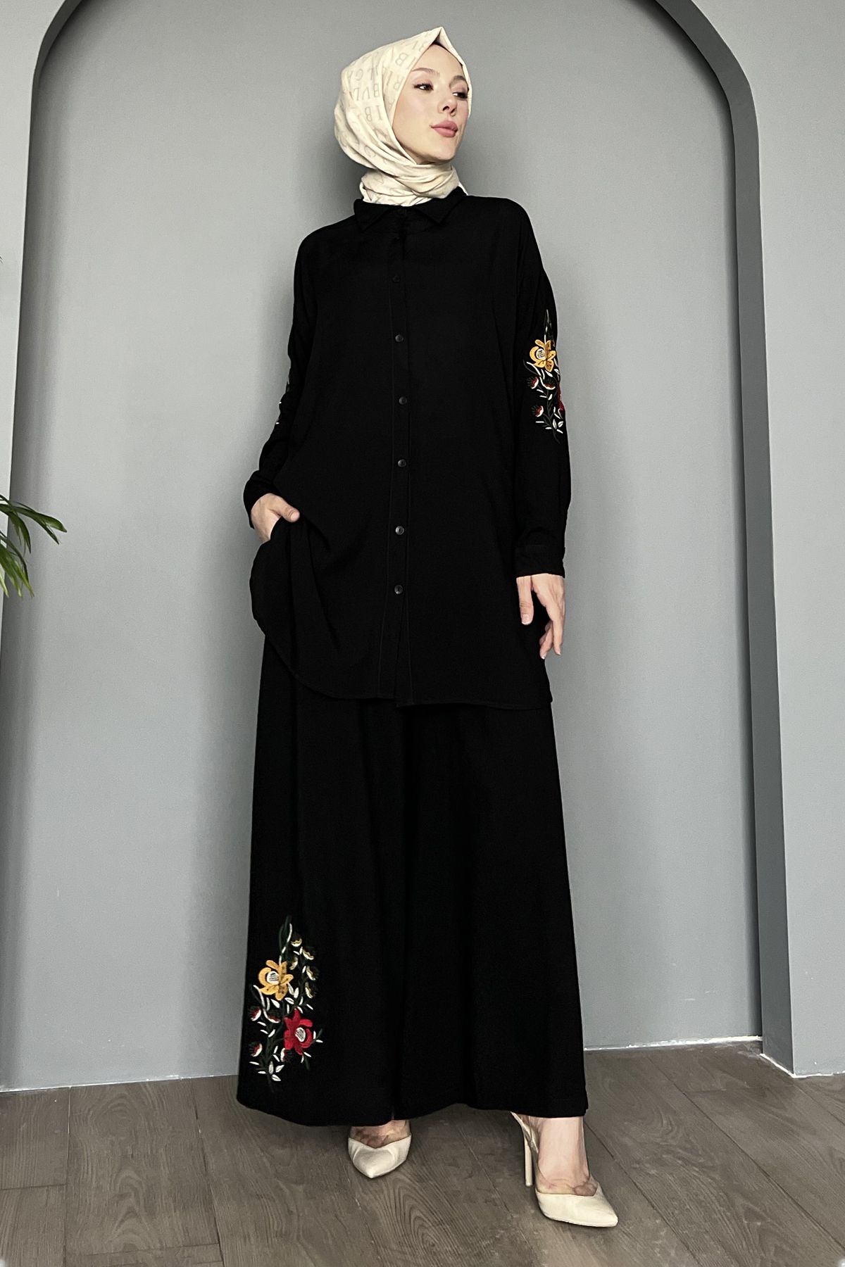 Saklı Butik Hayal Renkli Nakışlı Otantik Takım