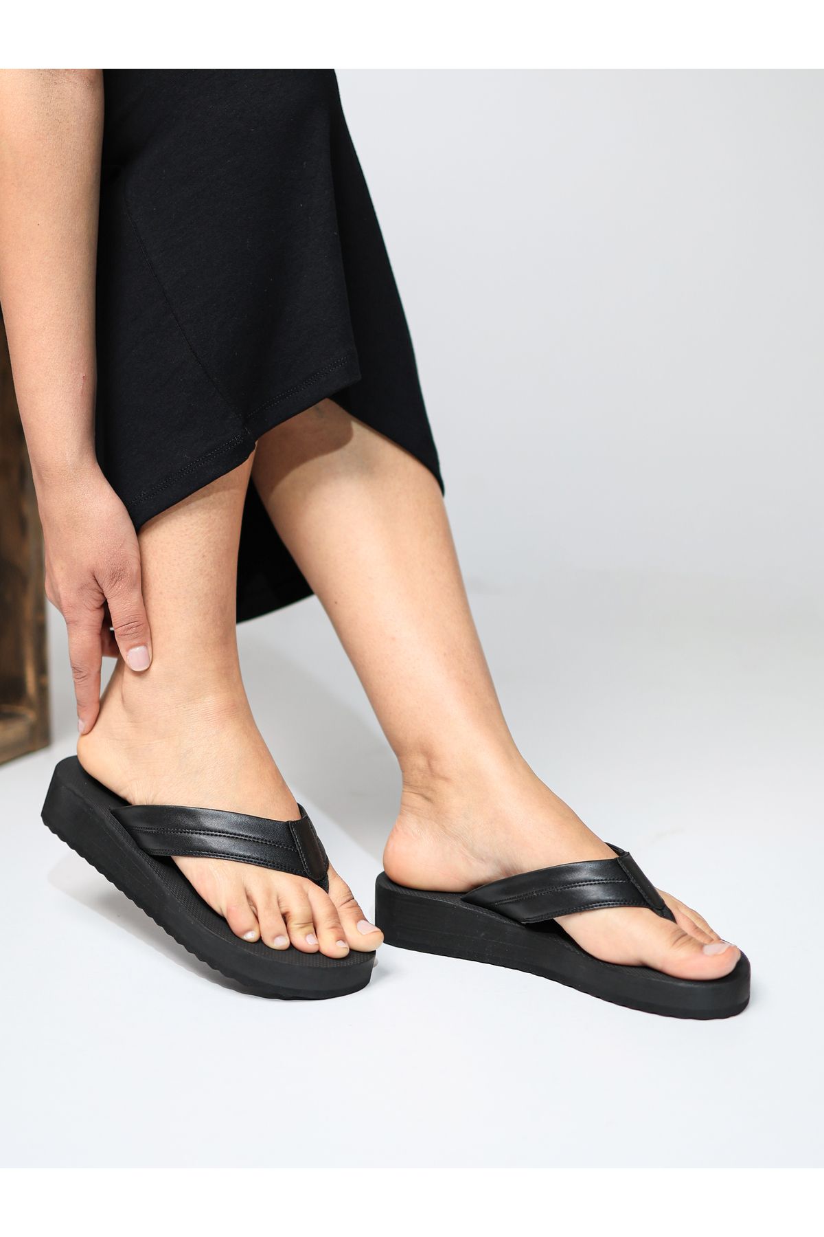 HANOX Vesna Cilt Siyah Kadın Parmak Arası Plaj Terlik Flip Flops (3,8) Cm