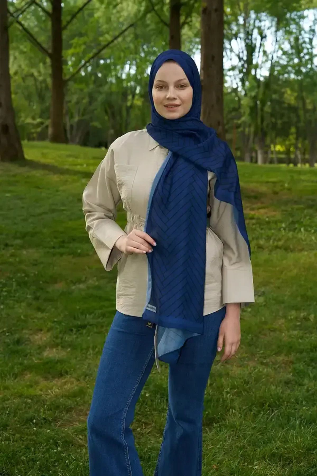 Madame Polo-Hyper Zigzag Pattern Shawl - Navy Blue 3