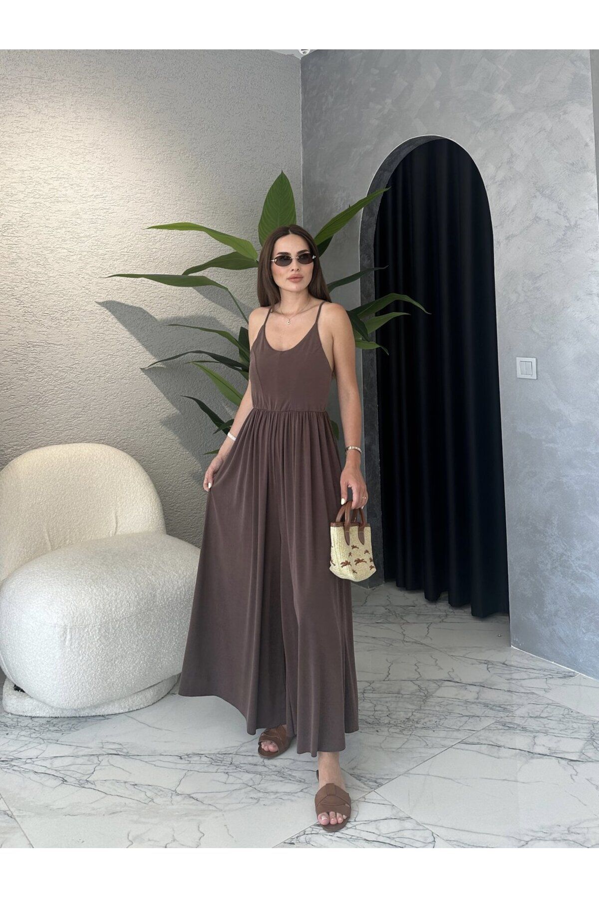 By Merve Darende Sırt Dekolteli Askılı Modal Tulum