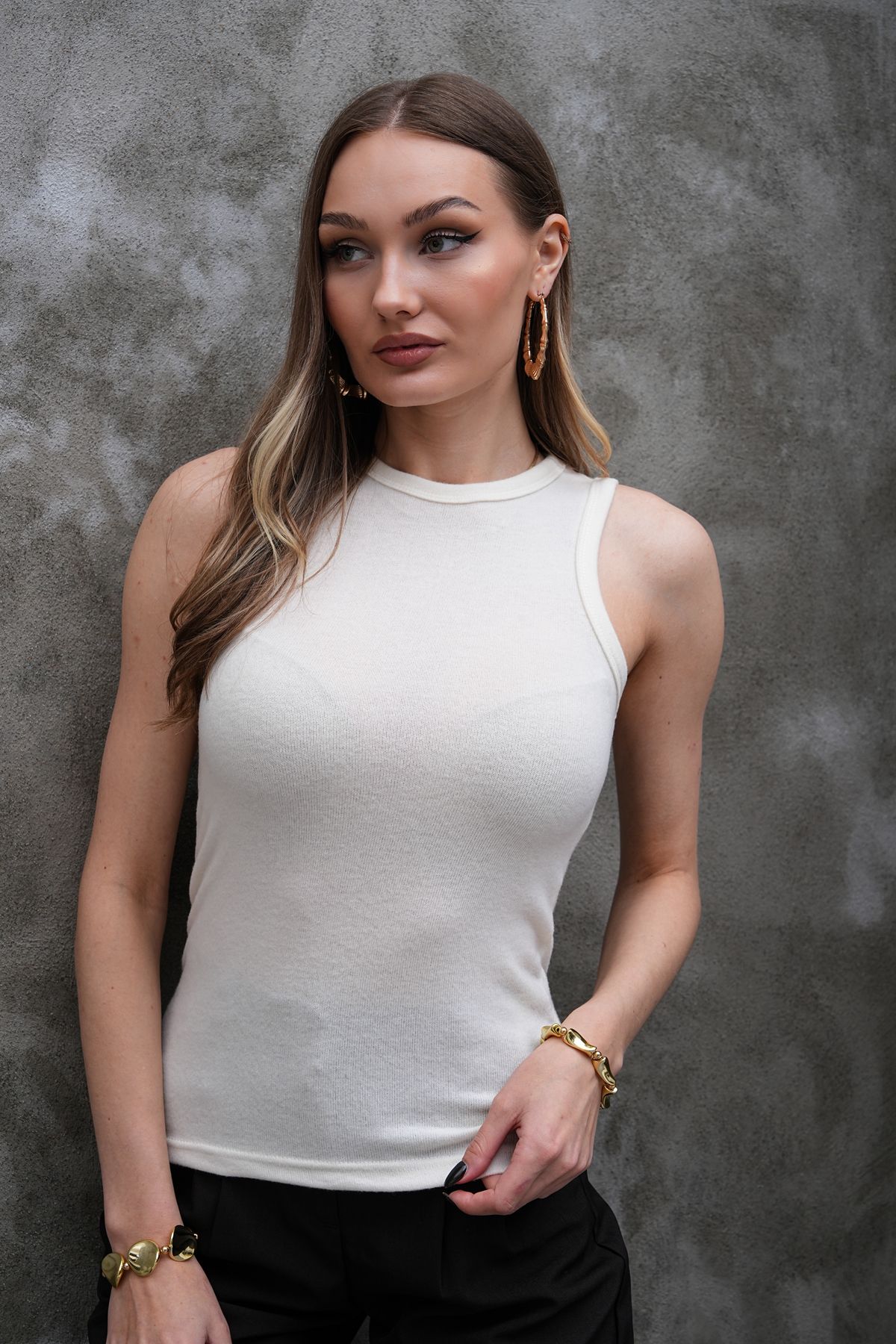 Pinpery Basic Krem Kadın Halter Yaka Yumuşak Dokulu Kadın Bluz