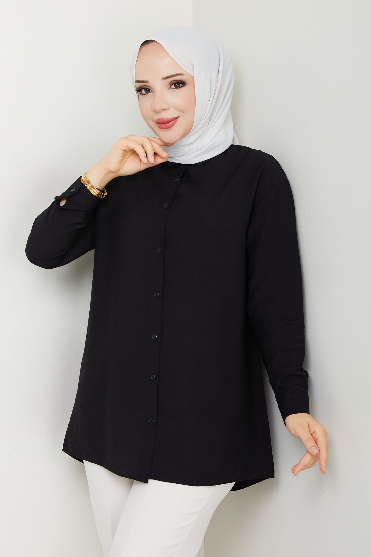 Pamuk Butik Kadın Arkası Düğme Detaylı Robalı İç Göstermez Lilium Gömlek