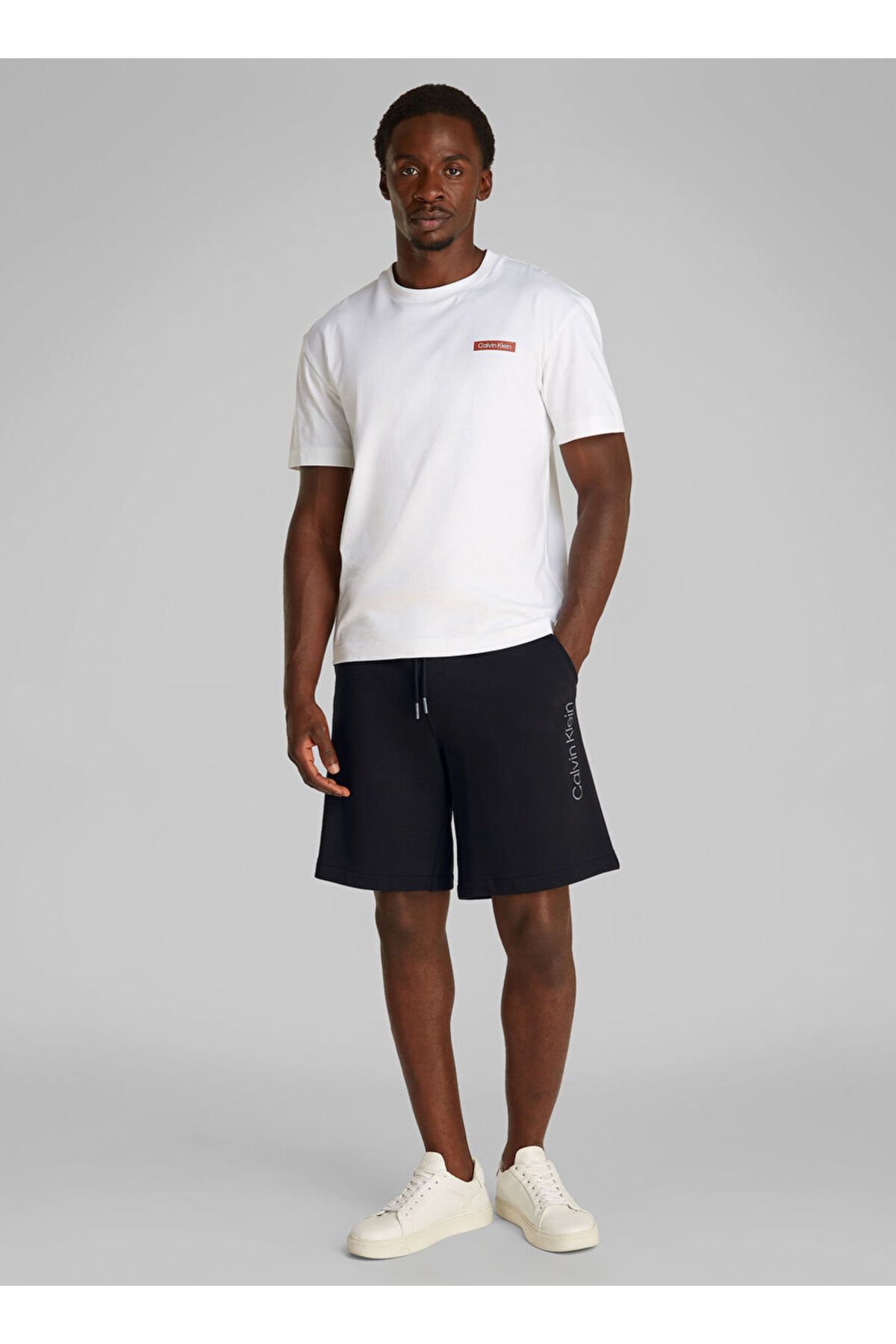 Calvin Klein Erkek Yuvarlak Yaka Slim Fit Yazı Detay Kısa Kol Siyah Şort K10K114121-BEH