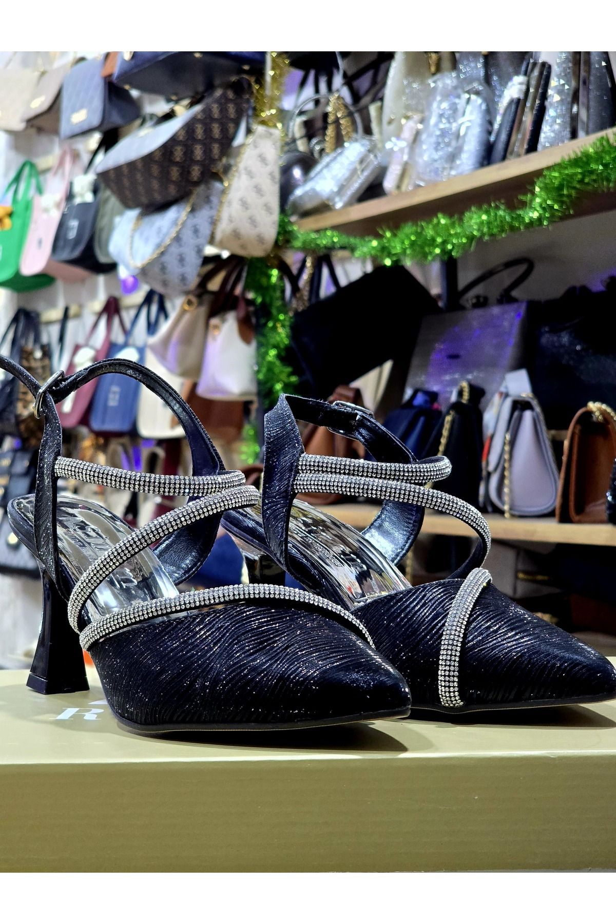 Shoes'n Kadın Sim Zebra Desenli Taş Kemerli İnce Topuklu Ayakkabı
