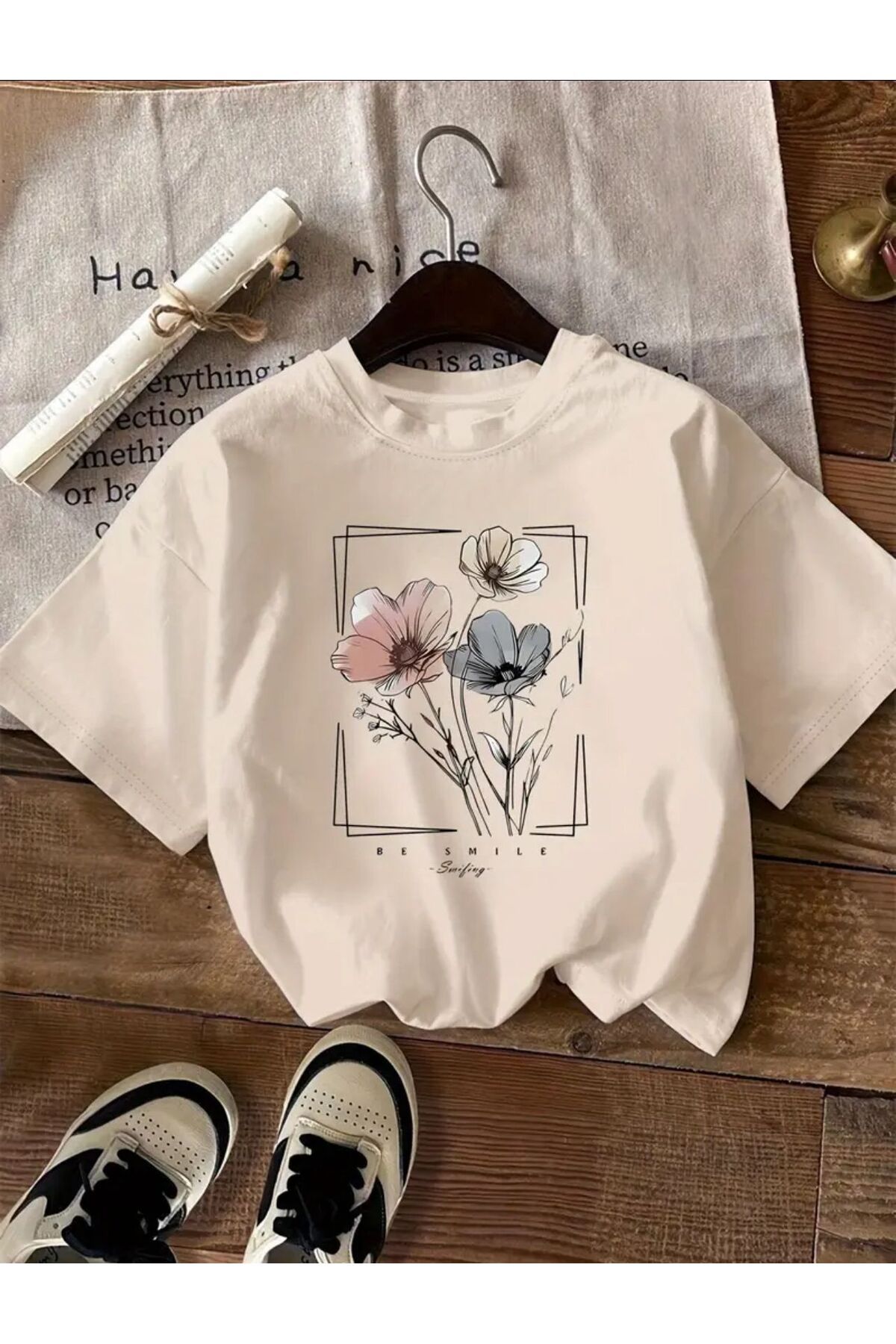 caddekombin Be Smile Çiçek Baskılı Pamuk Penye Bej Tişört