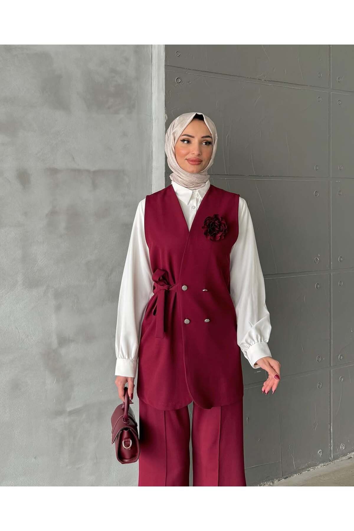 Duhan Butik yandan kuşak detaylı yelekli üçlü takım