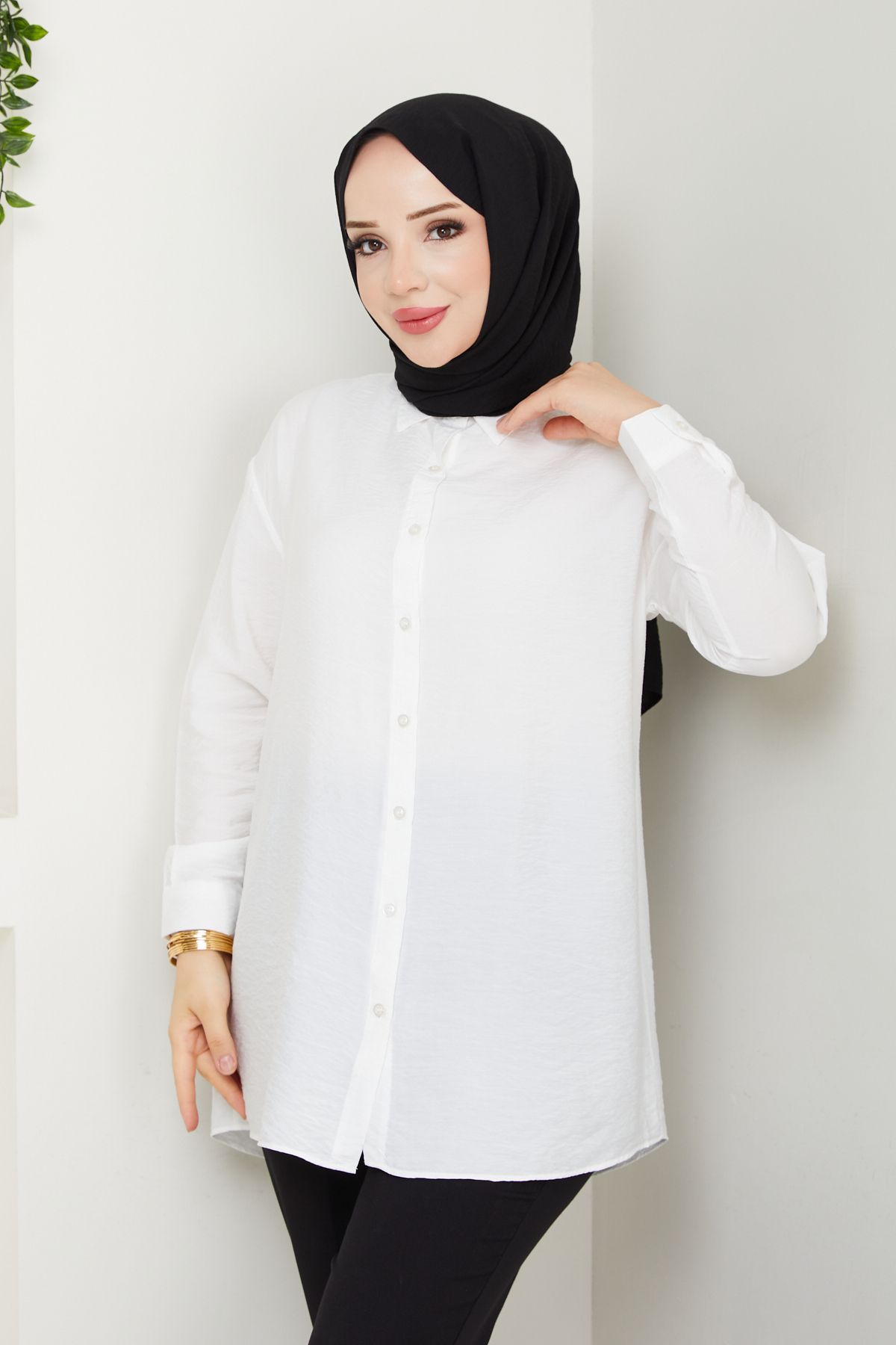 Pamuk Butik Kadın Arkası Düğme Detaylı Robalı İç Göstermez Lilium Gömlek