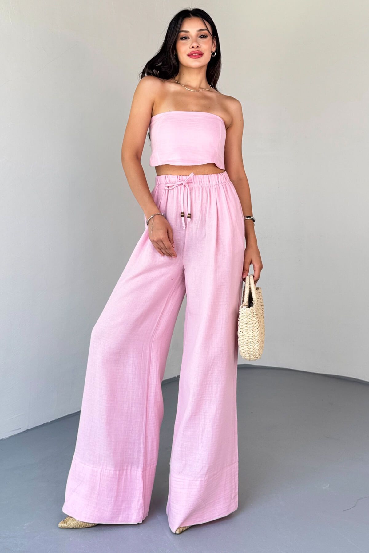 Cappmoda TKM-13324 Pembe Bağlamalı Arka Lastik Detaylı Büstiyer & Salaş Geniş Paça Pantolon İkili Takım