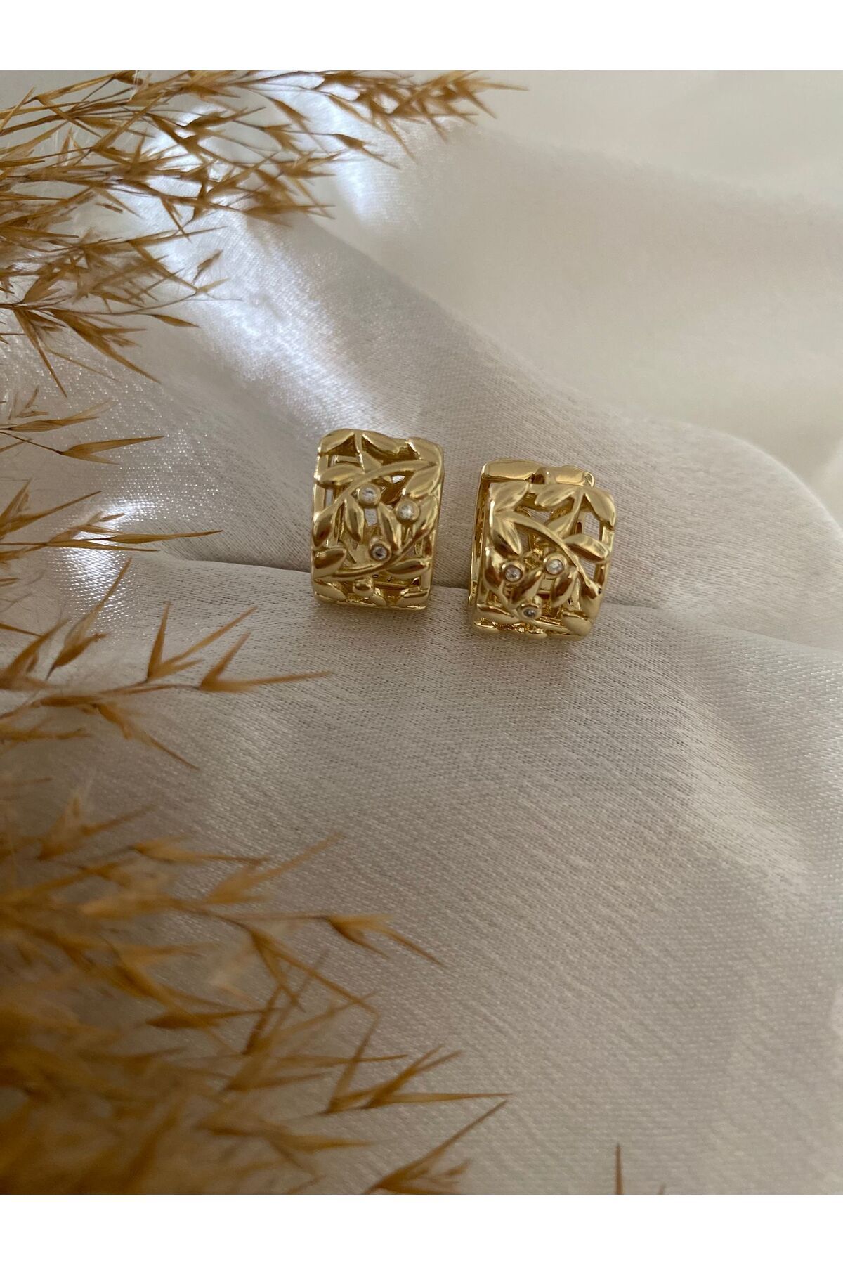 XUPING JEWELRY Sarmaşık Detay Halka Çelik Küpe