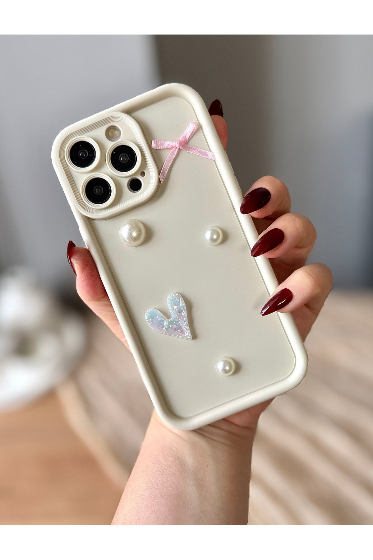 MirazTasarim IPHONE 14 PRO MAX 3D İNCİ VE FİYONK DEKORLU KREM KILIF