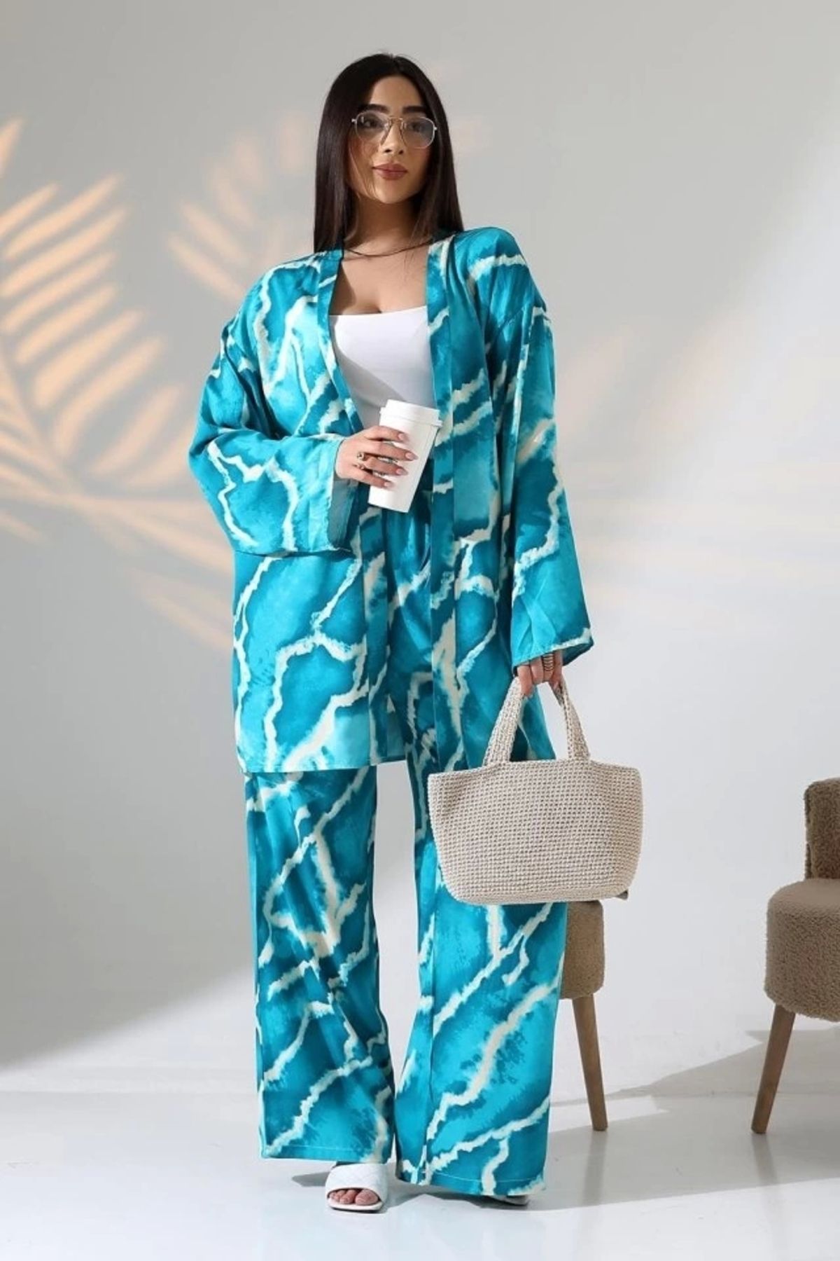 buHillco Kadın Mavi Desenli Uzun Kollu Önü Açık Bol Kesim Kimono Takım