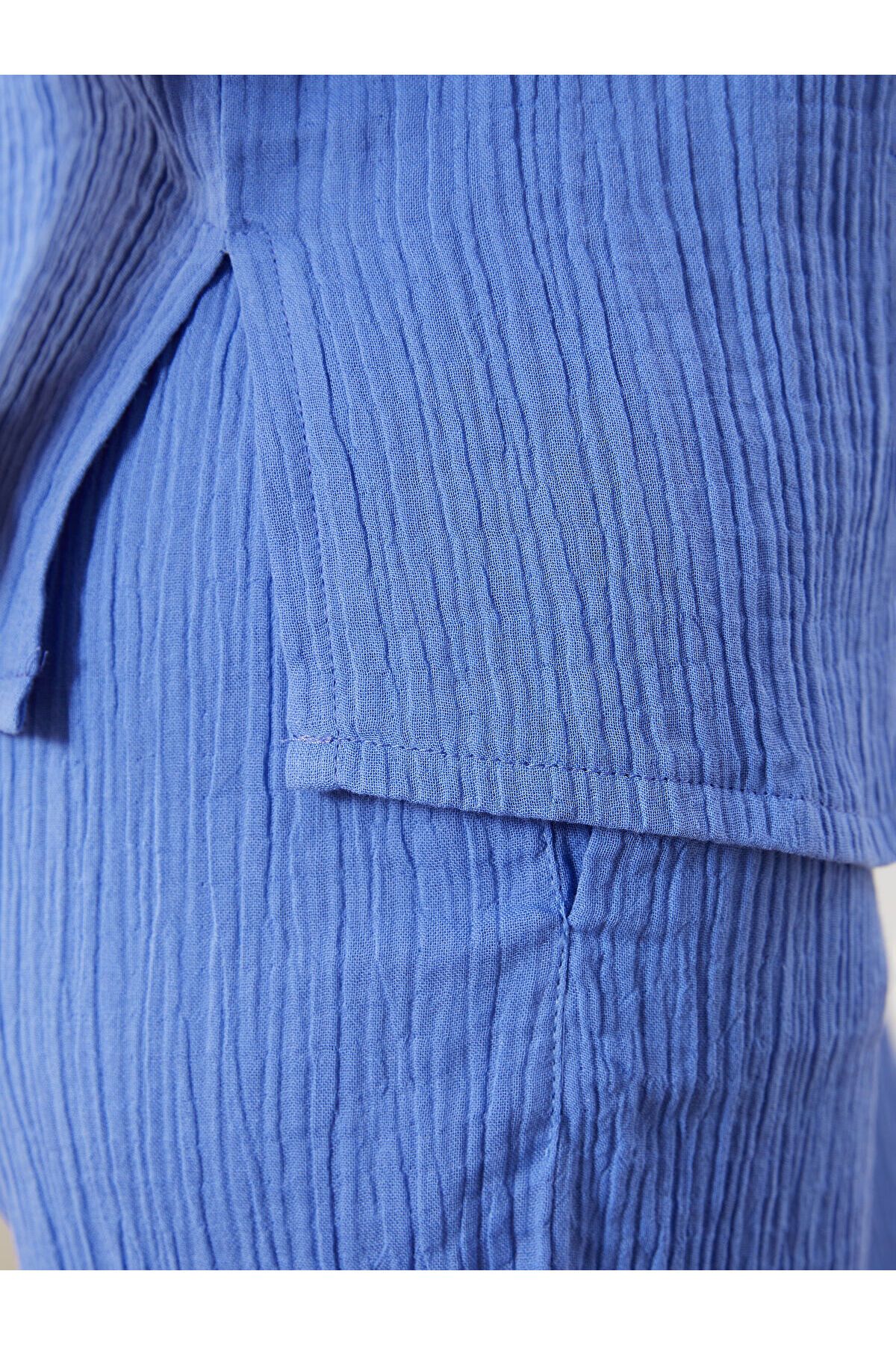 LC Waikiki-V-Neck Textured Muslin Blouse with Bow on the Front 3