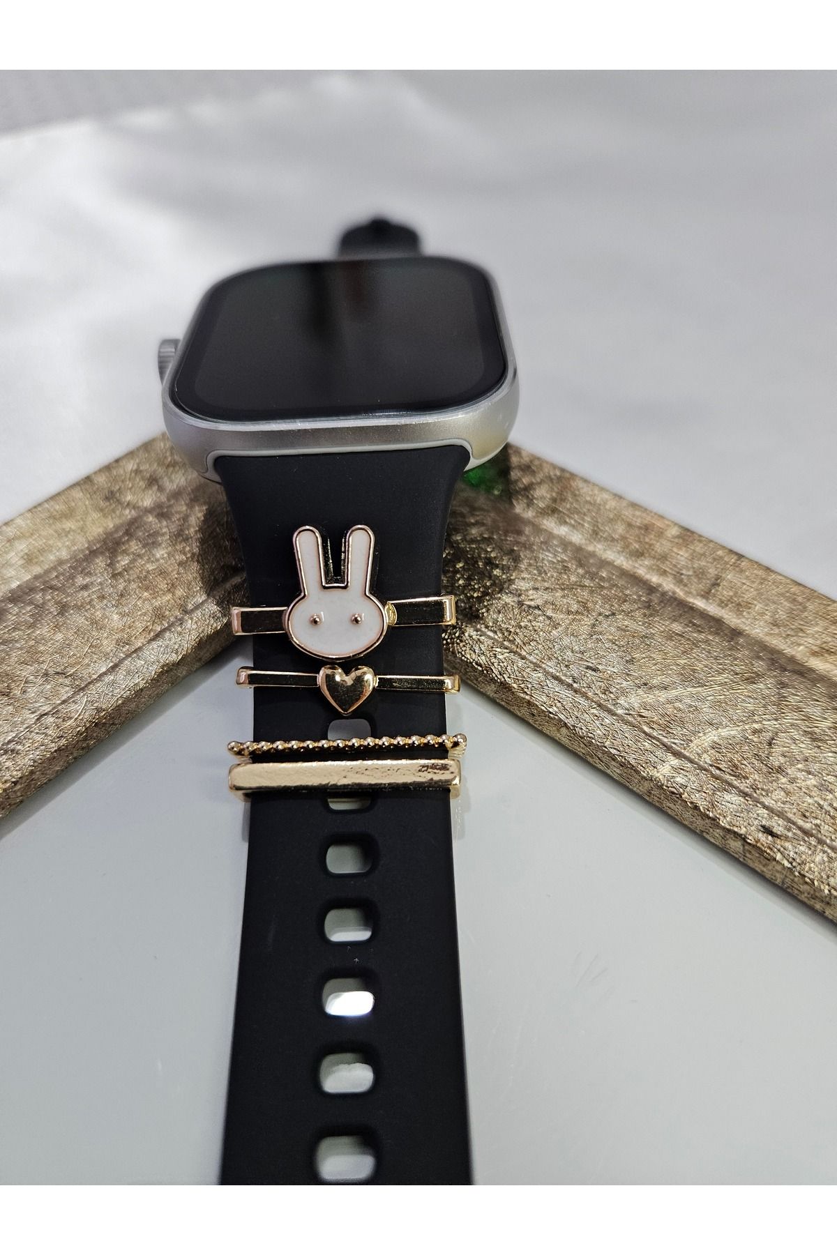 Asavia Apple Watch Uyumlu Tavşan ve Kalp Detaylı 4’lü Charm Akıllı Saat Kordon Aksesuarı
