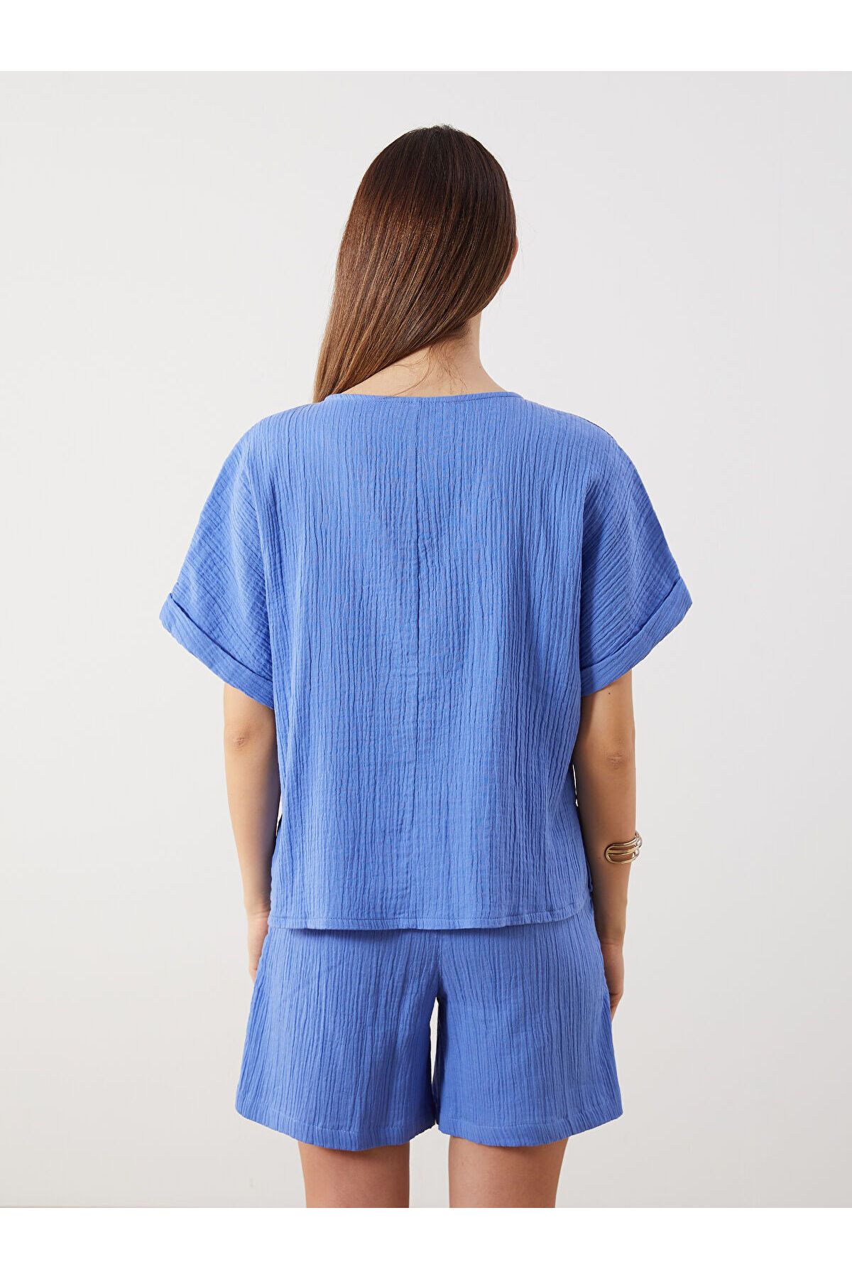 LC Waikiki-V-Neck Textured Muslin Blouse with Bow on the Front 4