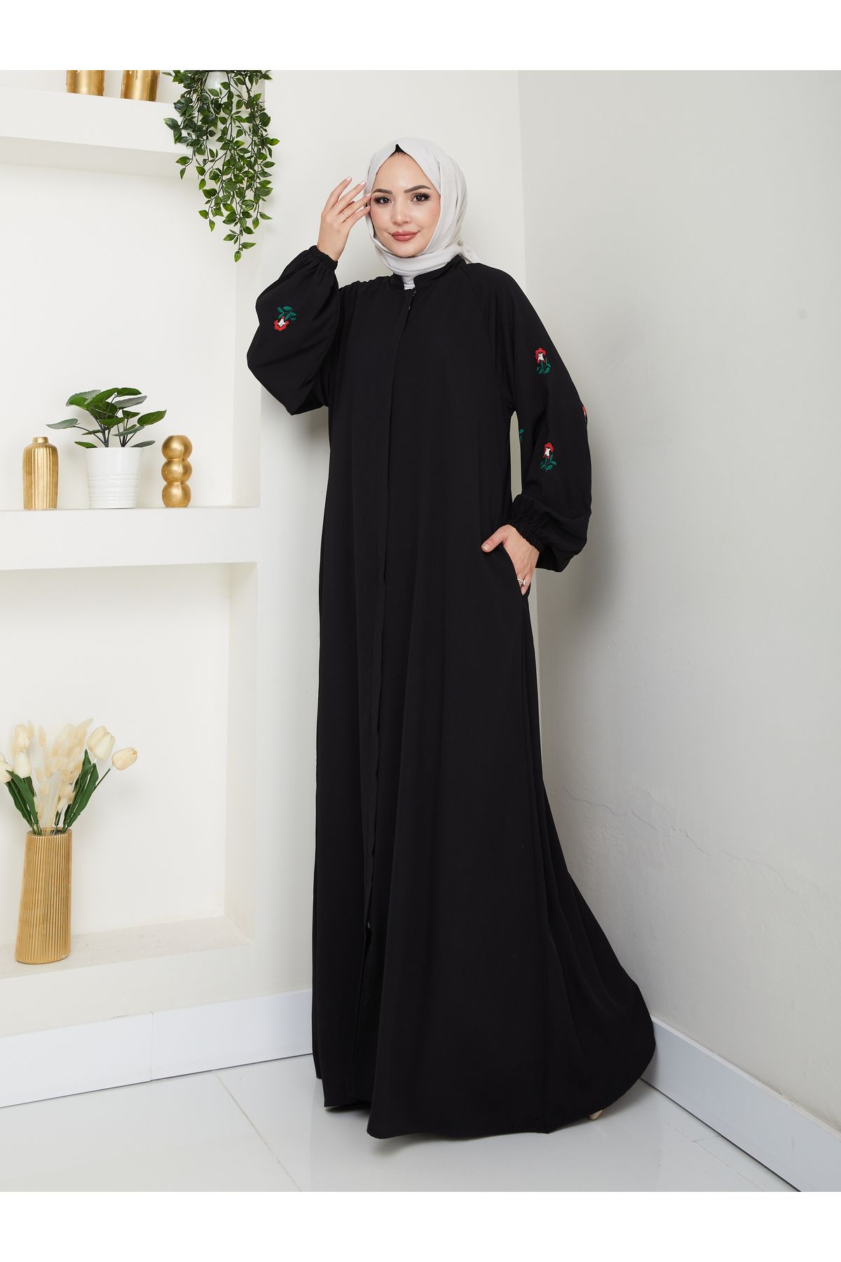 MY QILAM 10NUMARA MODA TESETTÜR GIYIM KADIN ÇIÇEK DESENLI MEDINE IPEĞI FERMUARLI CEPLI FERACE SIYAH ABAYA