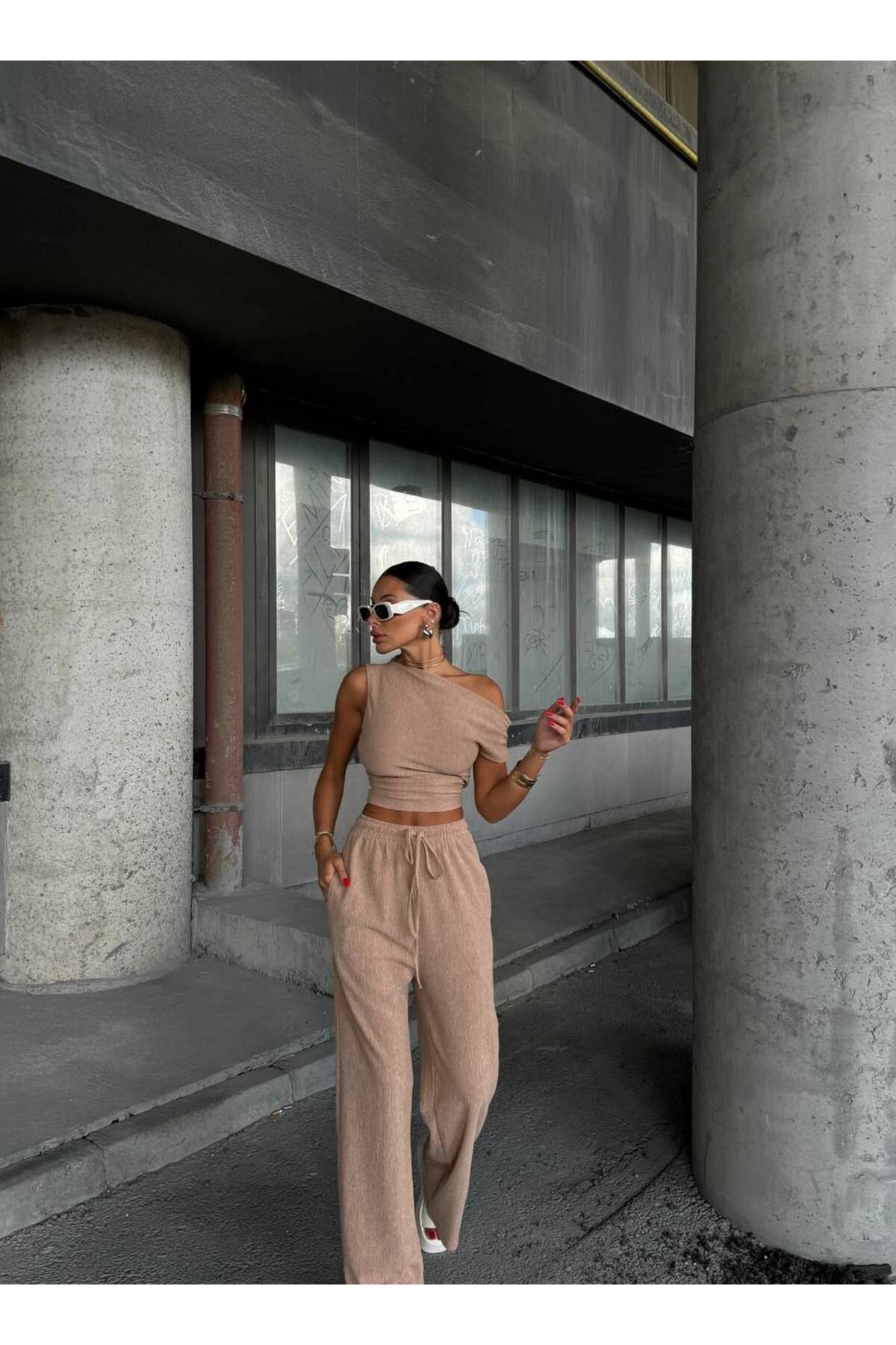MODAMOR CAMEL TEK OMUZ DETAYLI FİT KESİM İKİLİ TAKIM-BLUZ PANTOLON