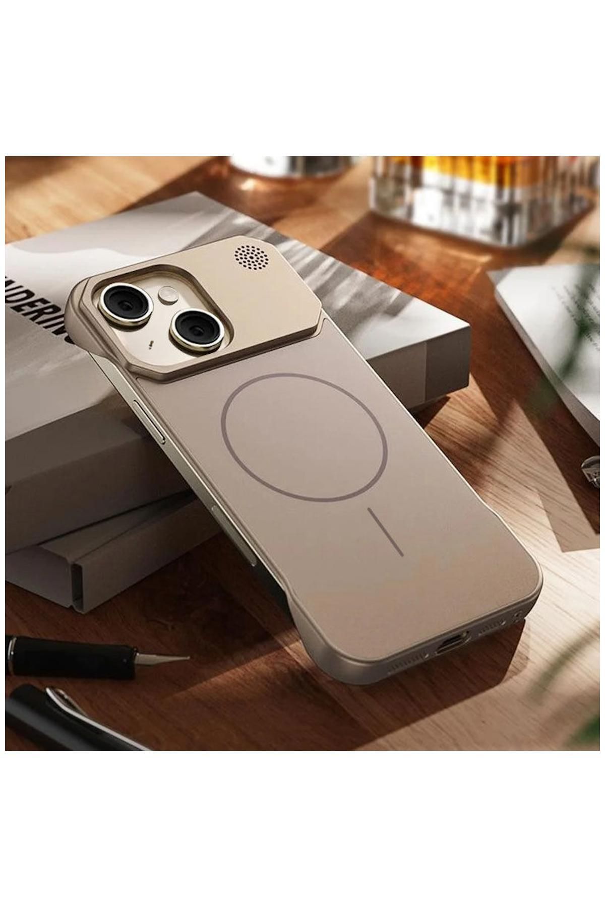 Pro Aksesuar Apple iPhone 14 Plus Uyumlu Kılıf Koku Hazneli Titan Metal Kılıf (Kablosuz Şarj Destekli)