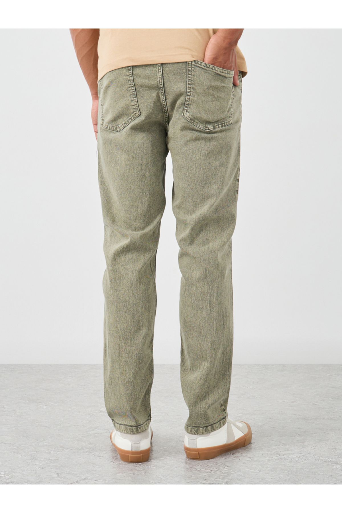 Styli-Mid Rise Overdyed Jogger Fit Jeans with Drawstring 4