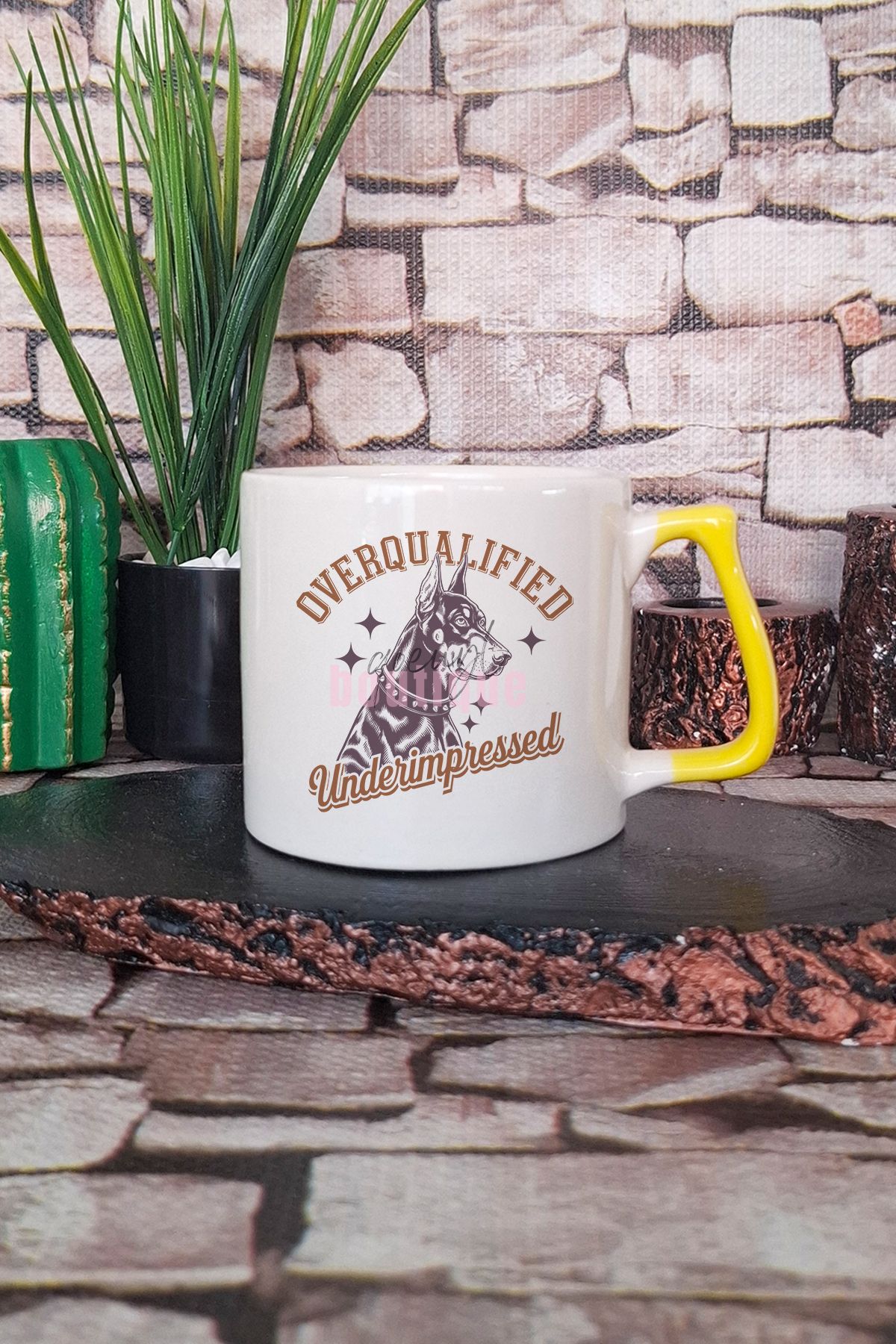 qoeuyl boutique Overqualified Underimpressed Yazılı Komik Köpek Hediyelik Kulplu Kupa Bardak