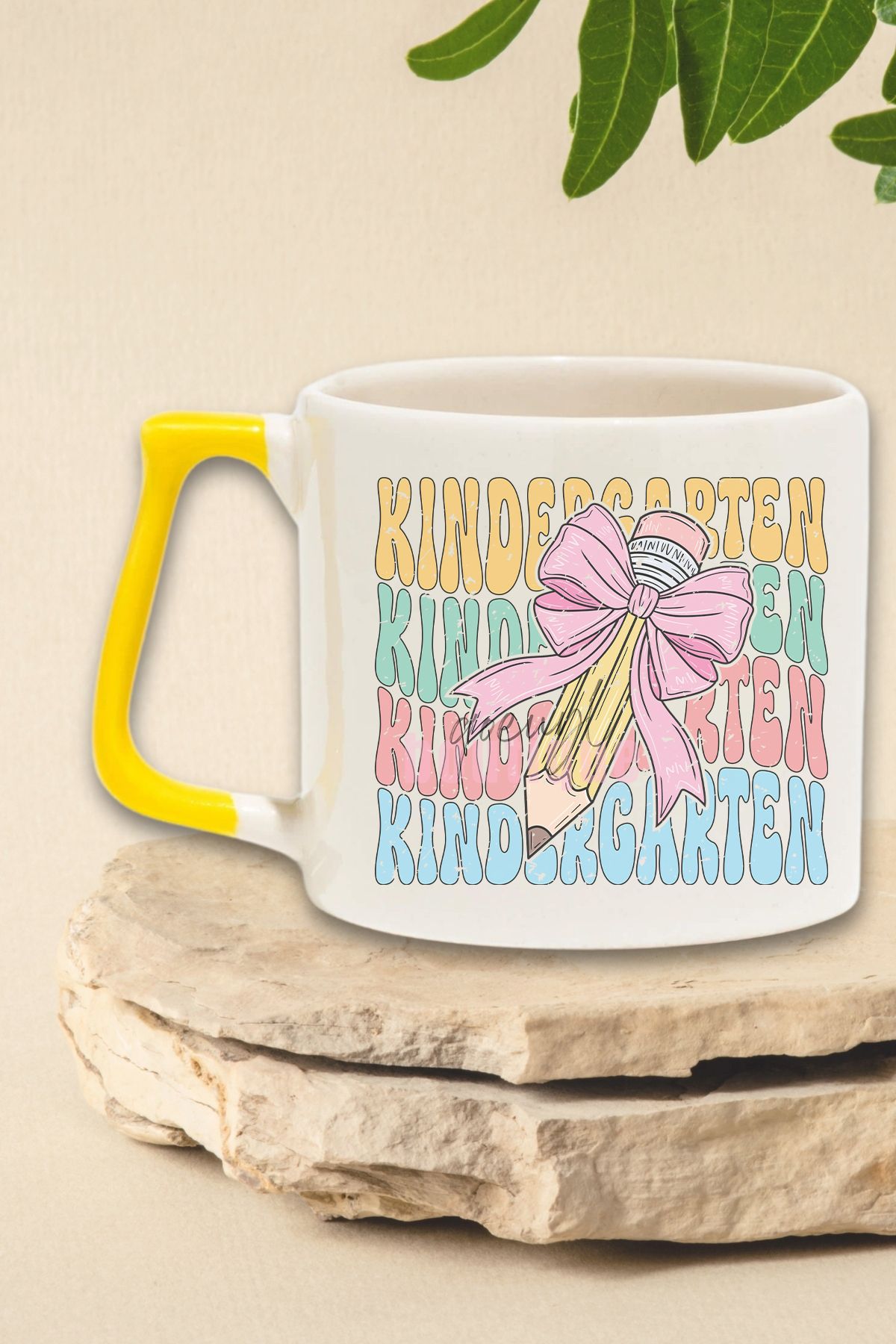 qoeuyl boutique Kindergarten Groovy Pencilbow Baskılı Retro Öğretmen Hediyelik Kulplu Kupa Bardak