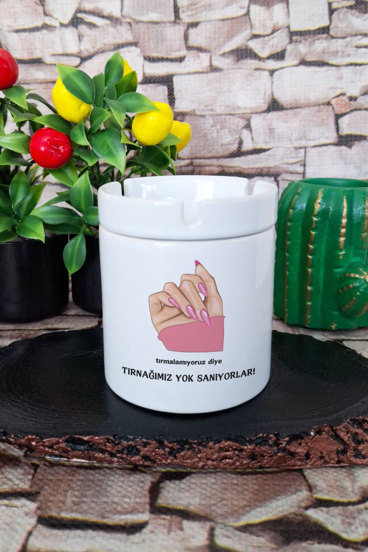 qoeuyl boutique Tırmalamıyoruz Diye Tırnağımız Yok Sanıyorlar Hediyelik Baskılı Seramik Kapaklı Kokusuz Küllük